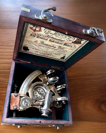 Grande Boîte en Bois pour Sextant premium "Mariner's Legacy" avec Option de Gravure