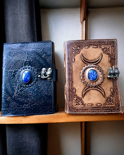 Journal Premium, Modèle Antique, Carnet en Cuir "Chronique Magique" 200 pages, 2 variantes au choix, possibilité de personnalisation par gravure.