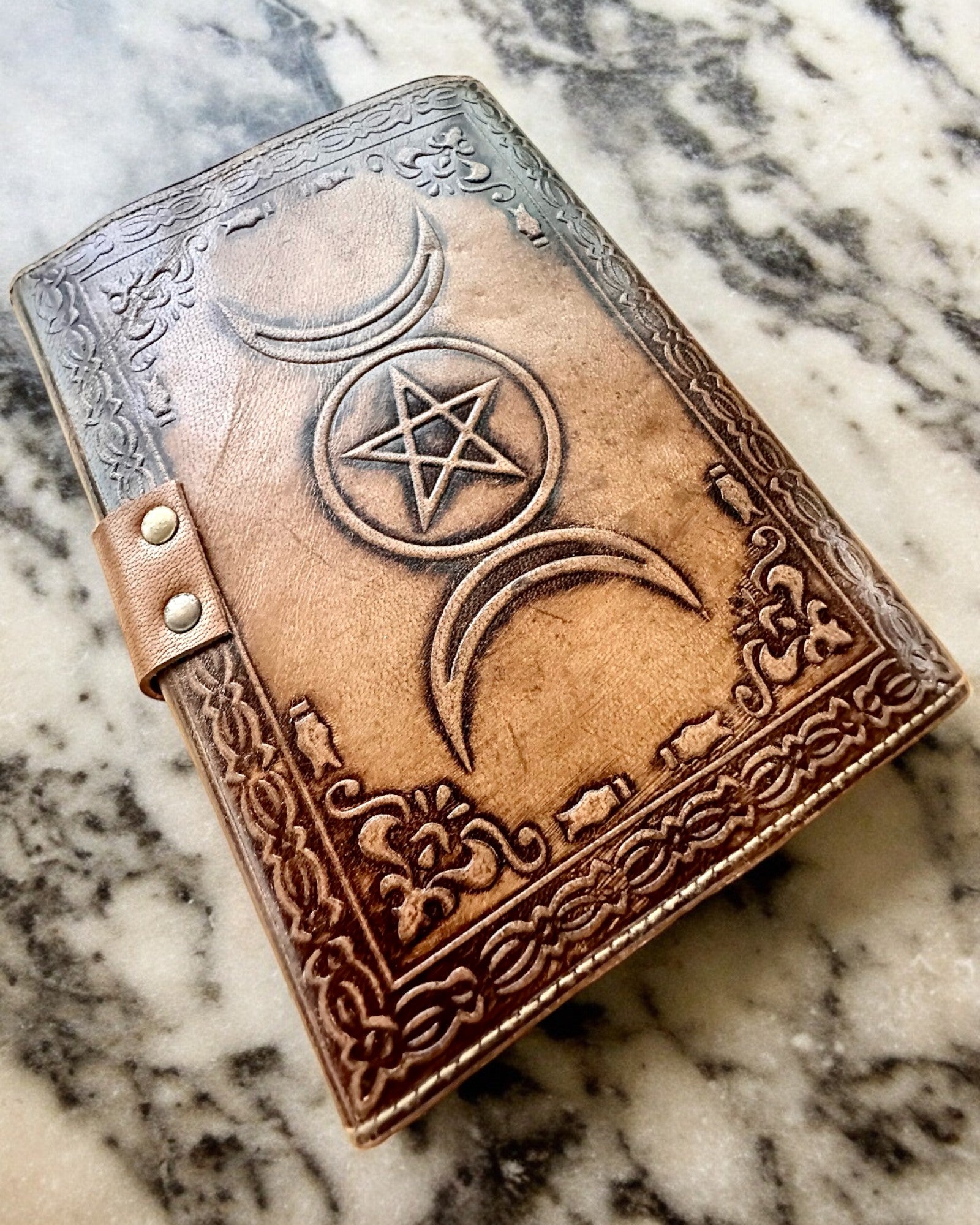 Premium Journal, Antique Pattern, Leather Notebook "Magical Chronicle" 200 pages, 2 variants to choose from, personalization option with engraving