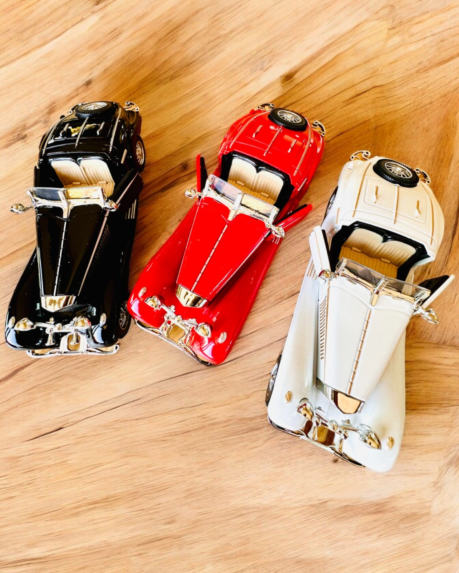 Miniatuurmodel van klassieke retroauto's - mogelijkheid tot personalisatie voor een cadeau met gravure, 3 varianten om uit te kiezen