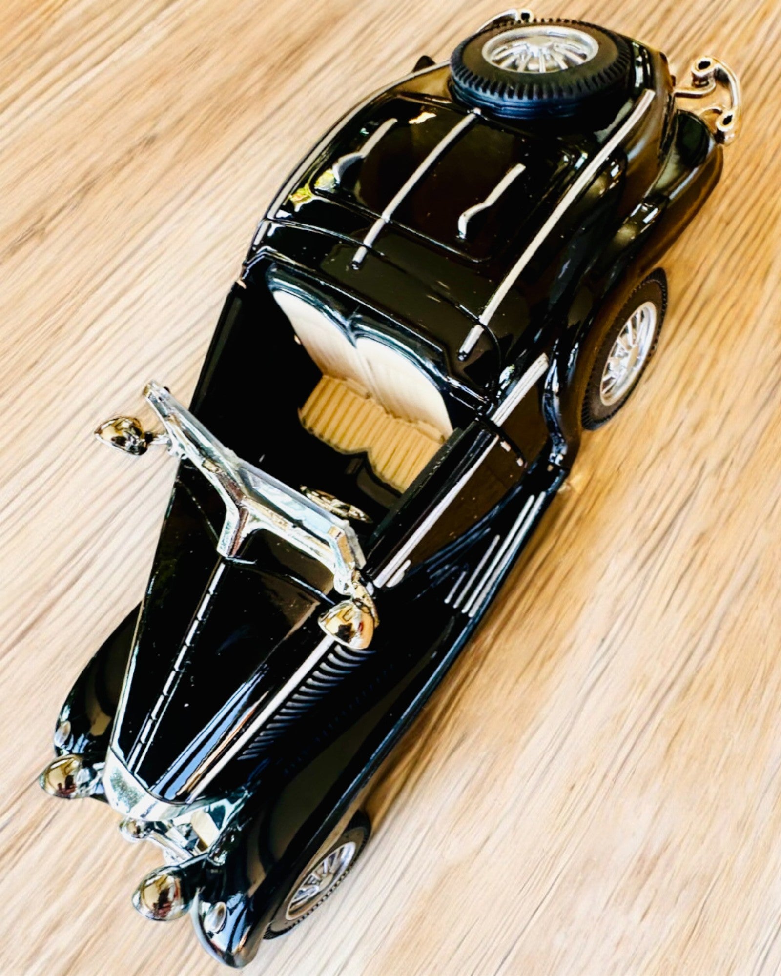 Miniature Model of Classic Retro Cars - customization option for a gift with engraving, 3 variants to choose from