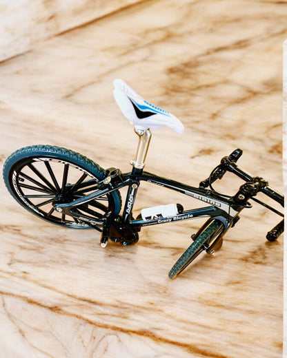 Miniatuur Model Metaal Rode Fiets "SpeedMaster" personalisatie met gravure als cadeau, 2 kleurvarianten