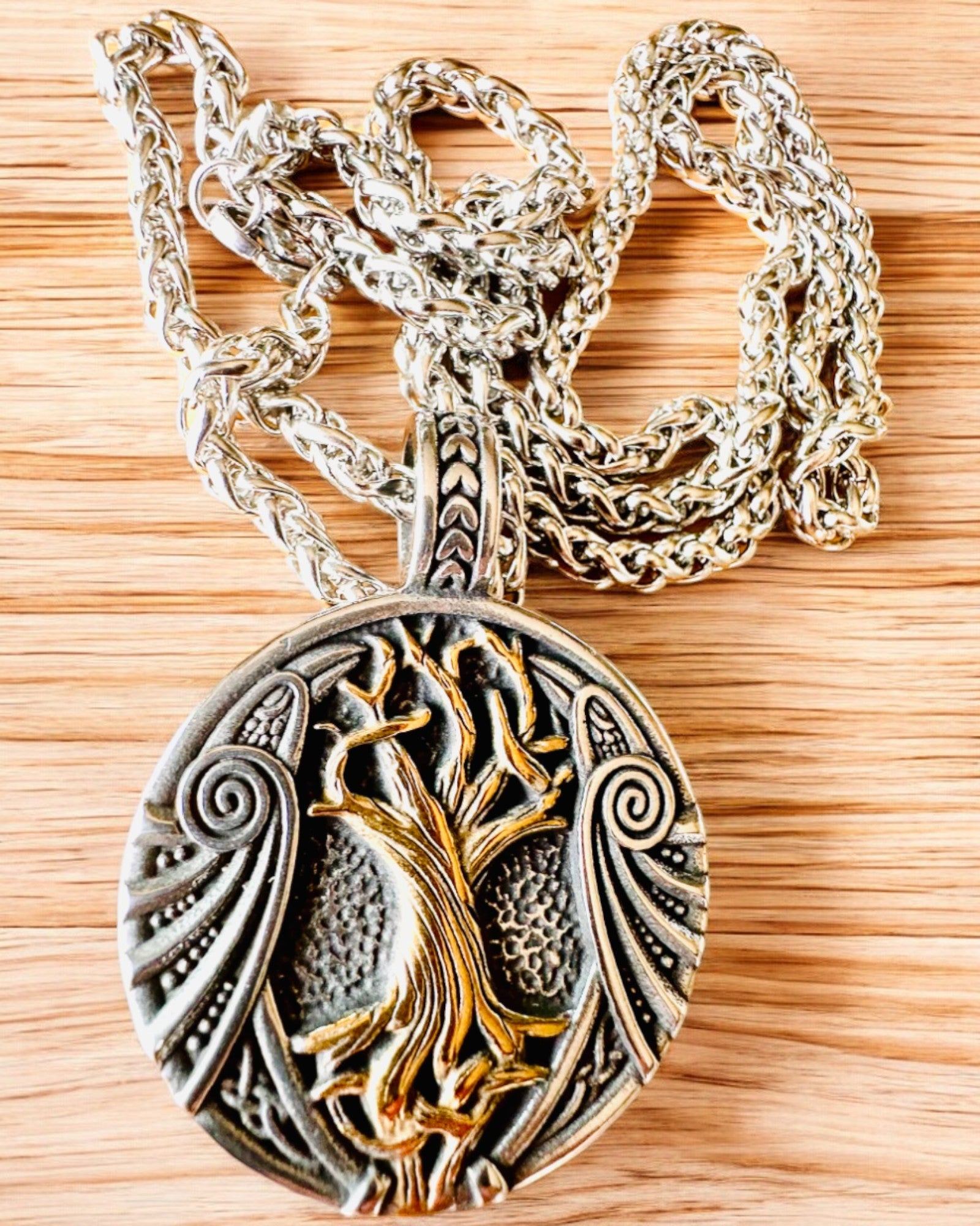 "Tree of Life" necklace made of stainless steel with personalization, featuring the symbol Aegishjalmur, (Helm of Awe)