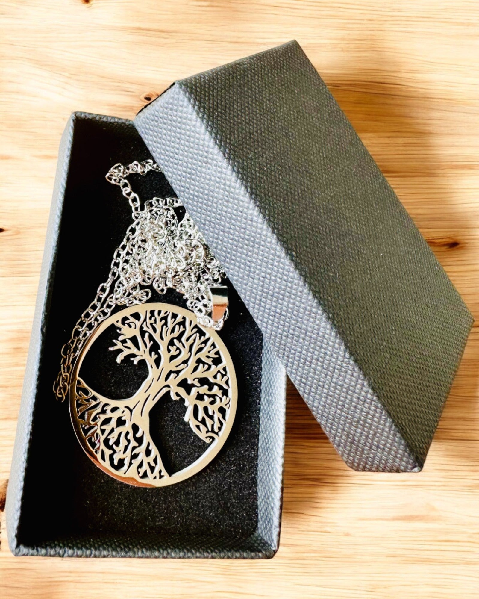 Collier "Arbre de Vie" en Acier Inoxydable - personnalisation par gravure, 2 variantes de couleur