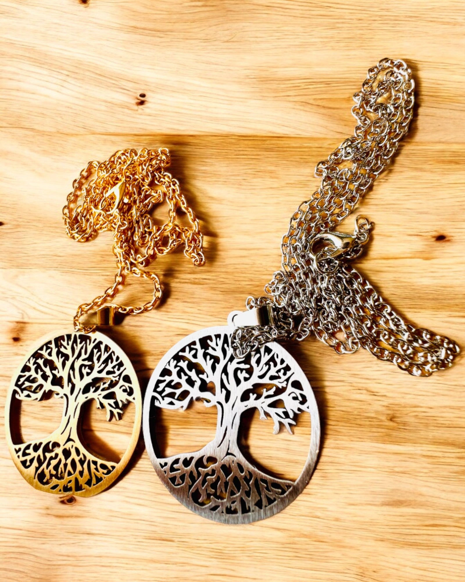 Collier "Arbre de Vie" en Acier Inoxydable - personnalisation par gravure, 2 variantes de couleur