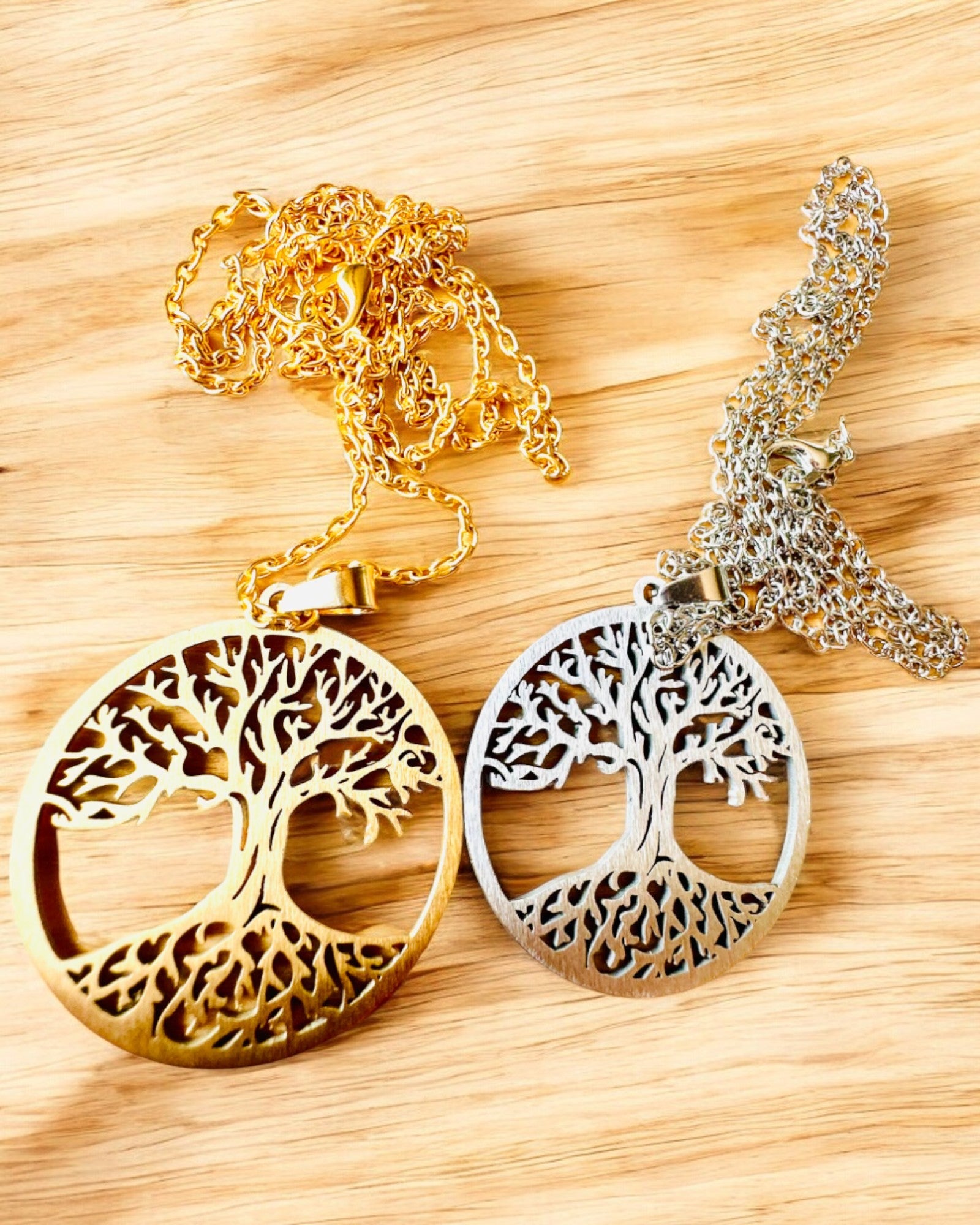 Collier "Arbre de Vie" en Acier Inoxydable - personnalisation par gravure, 2 variantes de couleur