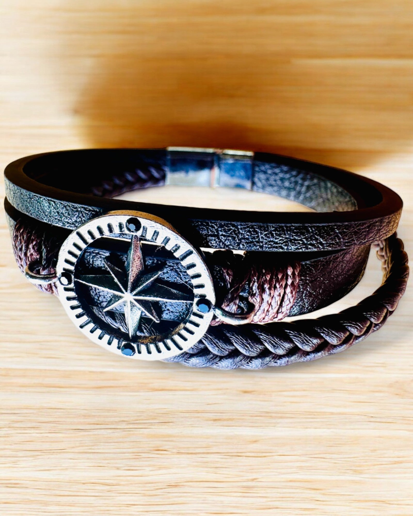 Bracelet "Compass Adventure" - possibilité de personnalisation par gravure pour un cadeau, 2 variantes de couleurs au choix.