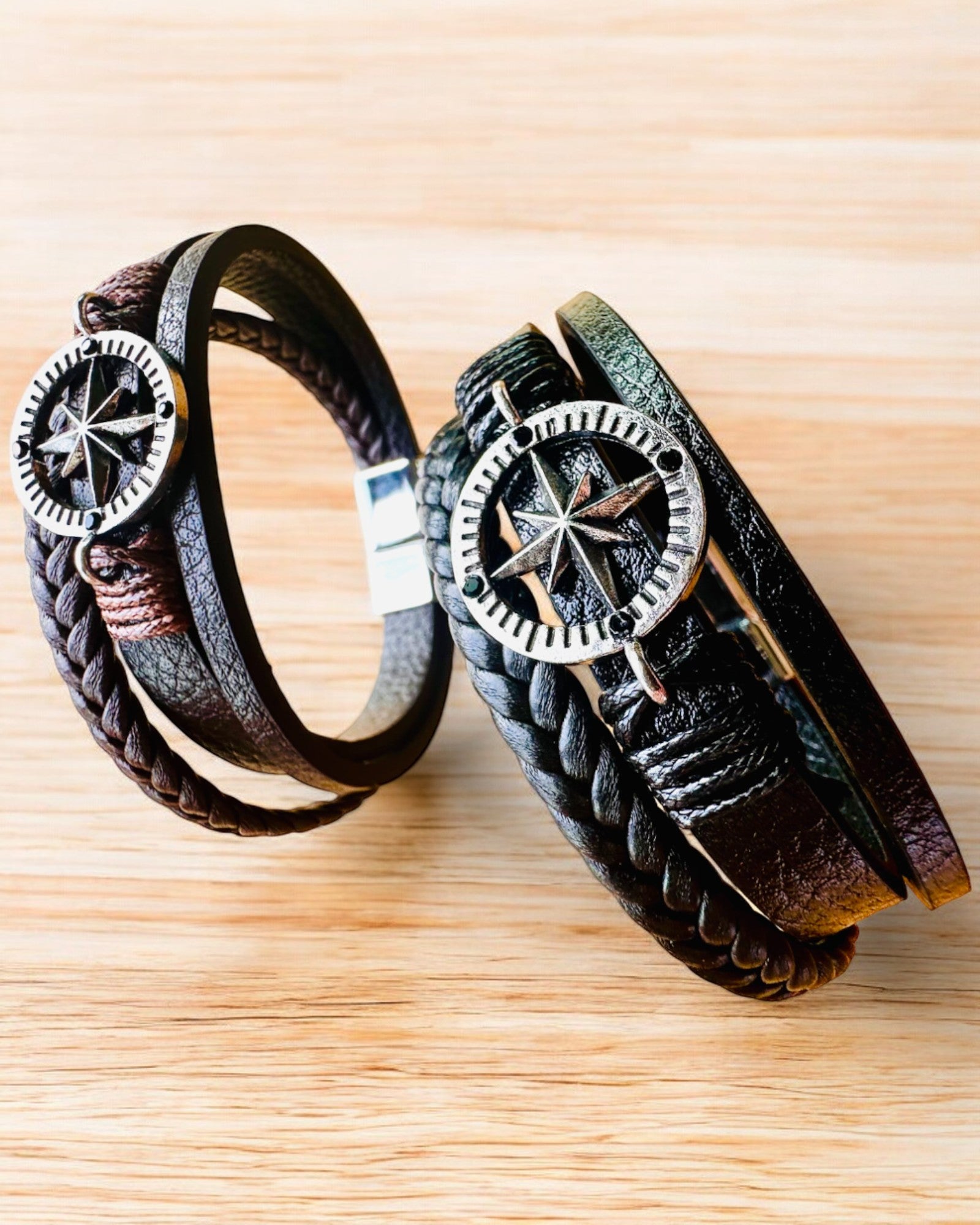 Armband "Compass Adventure" - Möglichkeit zur Personalisierung mit Gravur als Geschenk, 2 Farbvarianten zur Auswahl