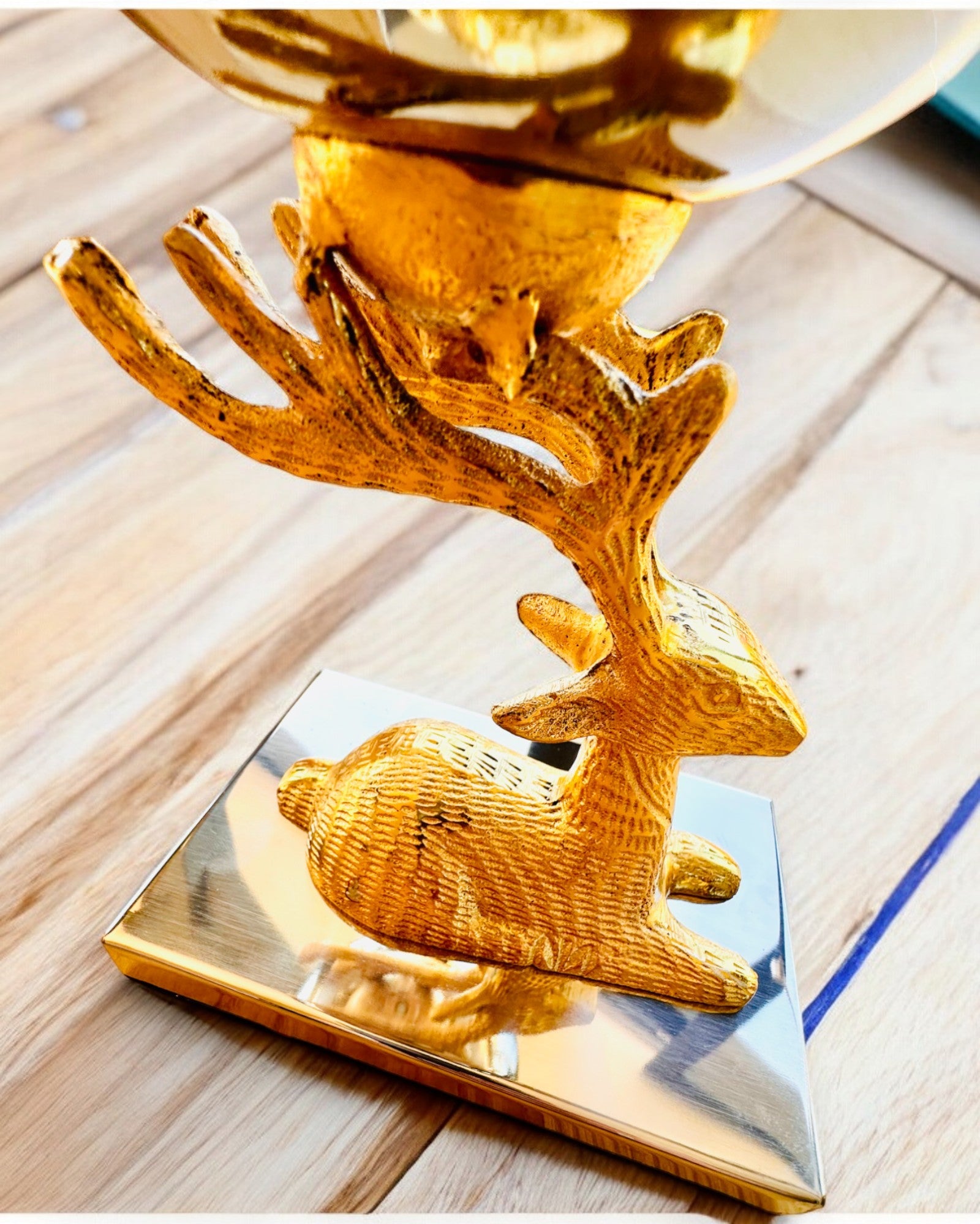 Misa décorative "Trophée de Cerf" – Artisanat d'Inde, personnalisation par gravure