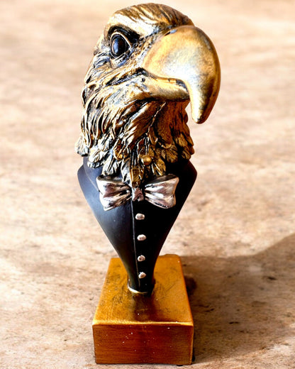 Figurine Tête d'Aigle Büffel Warden – en Frac Élégant avec Option de Gravure pour un Cadeau