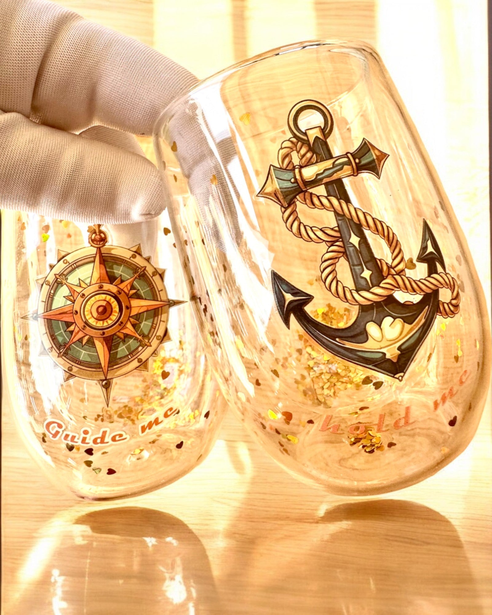 Glazen "Nautical Dreams" met dubbele wanden en gouden vlokken - set van 2 stuks, 300 ml capaciteit, mogelijkheid tot personalisatie met gravure.