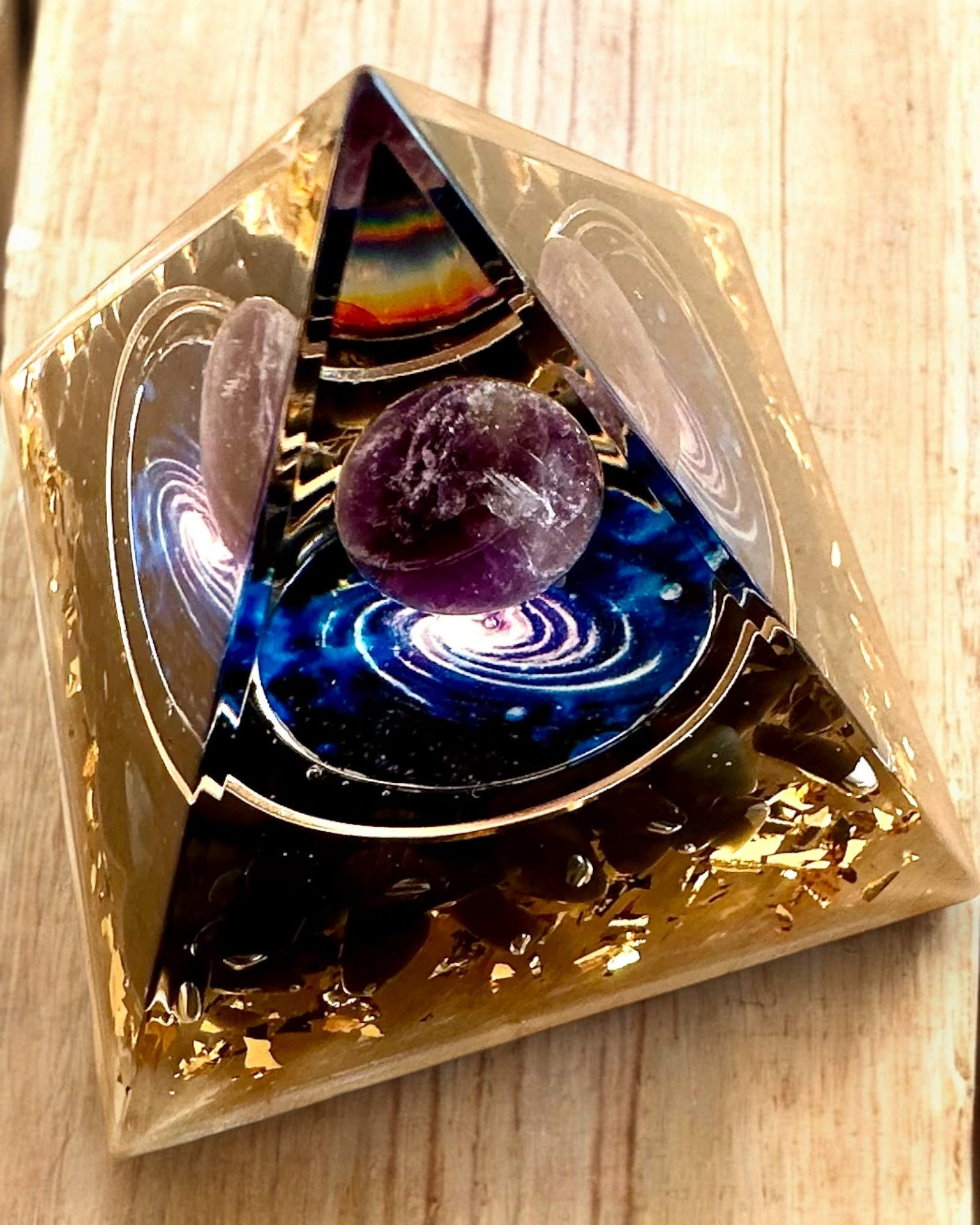 Pyramide Énergétique orgonite "Pyramide Cosmique" Essence Galactique, en cadeau