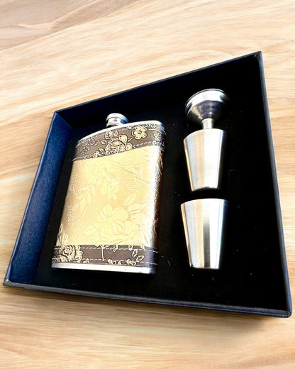 Elegant "Golden Rose" hip flask with a set of glasses, personalization with engraving for a gift.