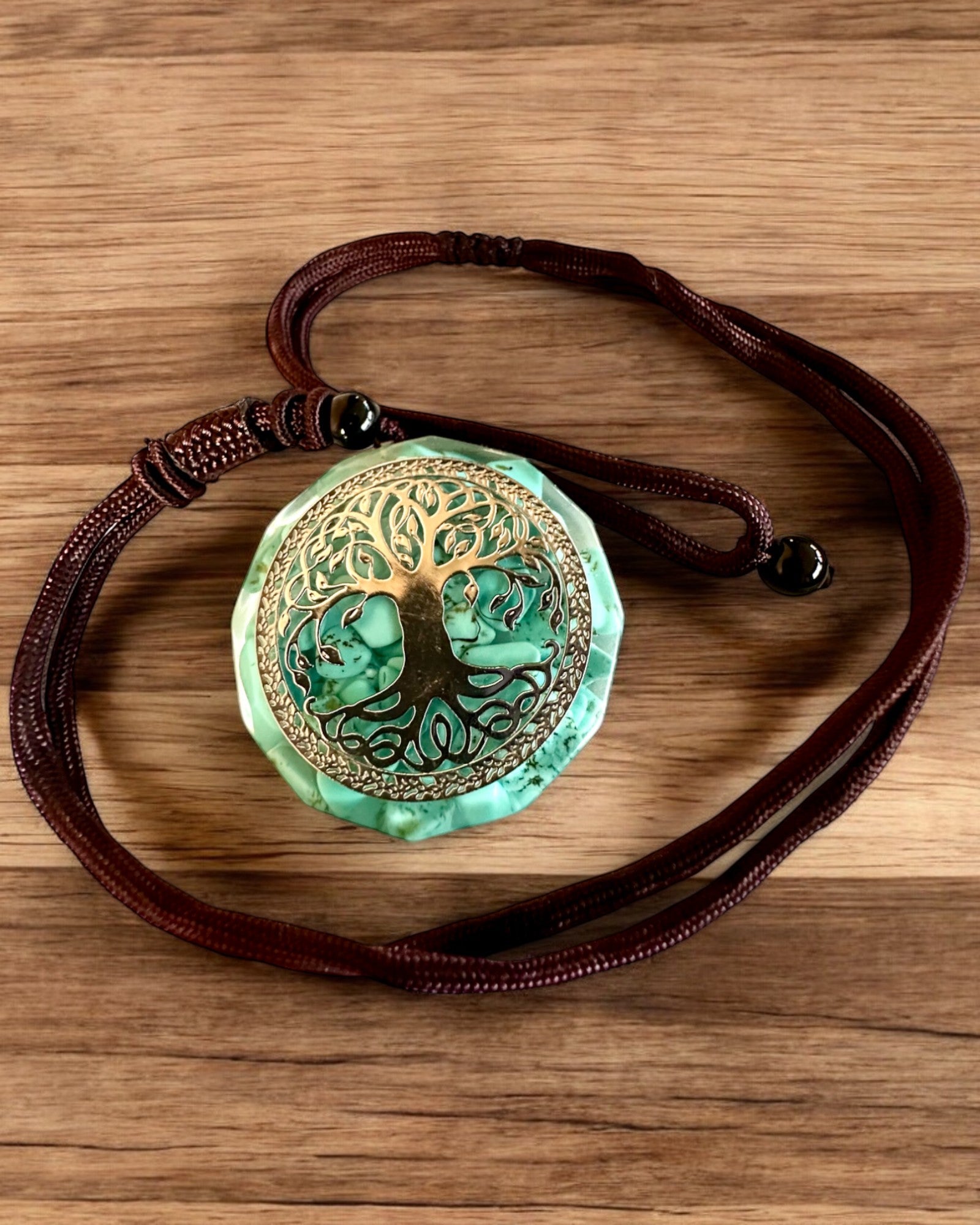 Amulette "Arbre de Vie" avec turquoise – Votre force personnelle, collier à offrir, personnalisation par gravure