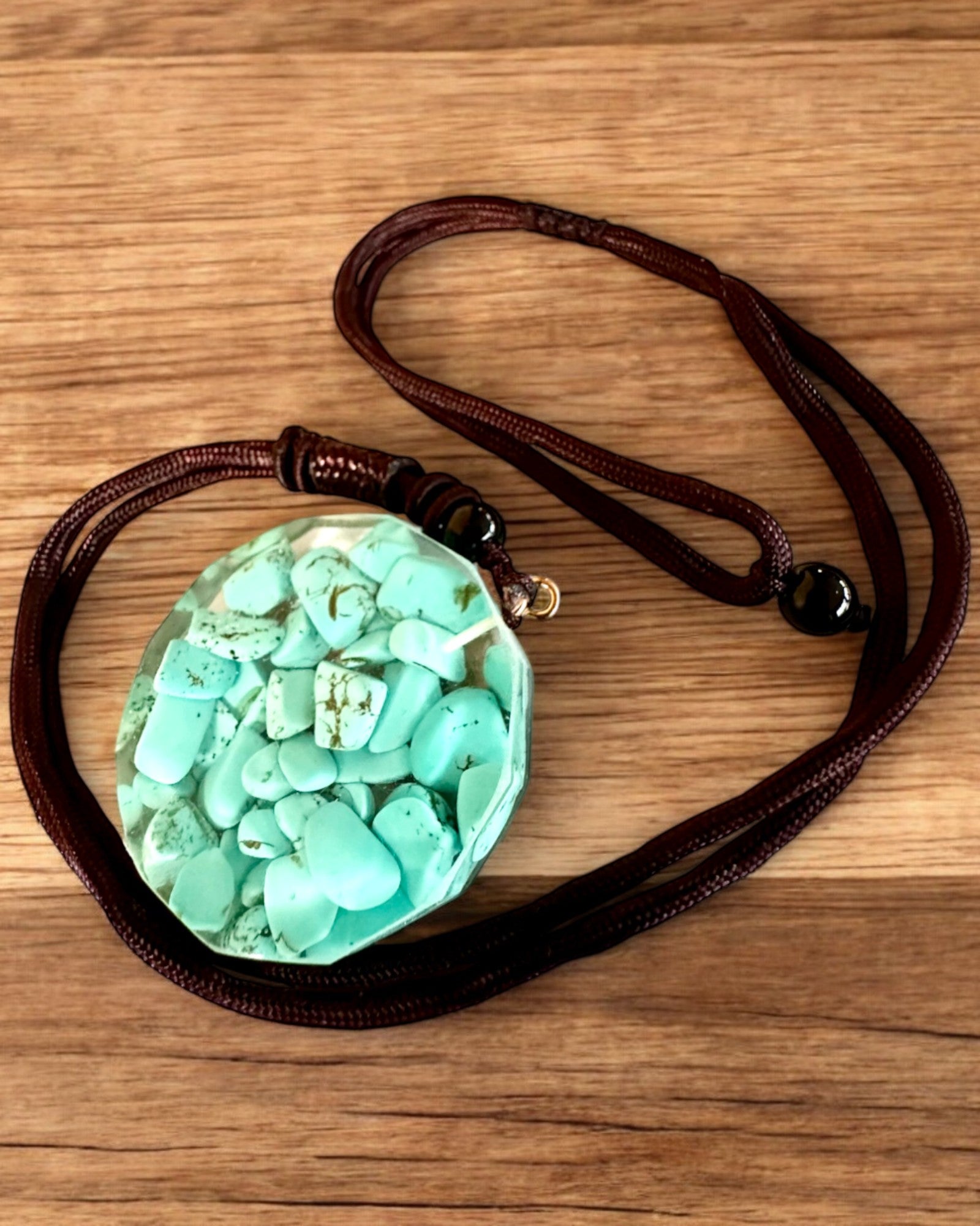 Amulette "Arbre de Vie" avec turquoise – Votre force personnelle, collier à offrir, personnalisation par gravure