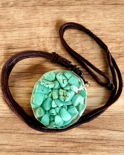 Amulette "Arbre de Vie" avec turquoise – Votre force personnelle, collier à offrir, personnalisation par gravure