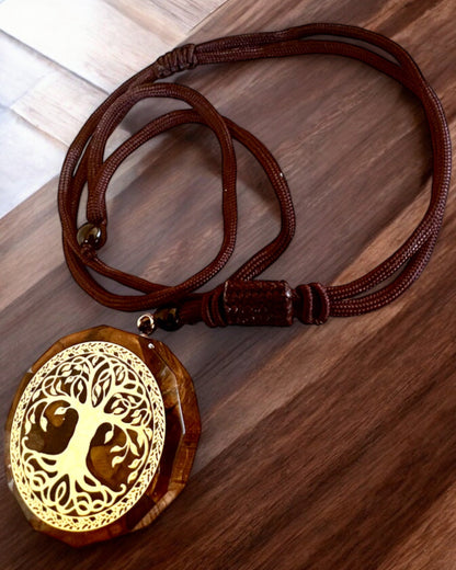 Amulette "Arbre de Vie" en œil de tigre, collier cadeau avec personnalisation par gravure