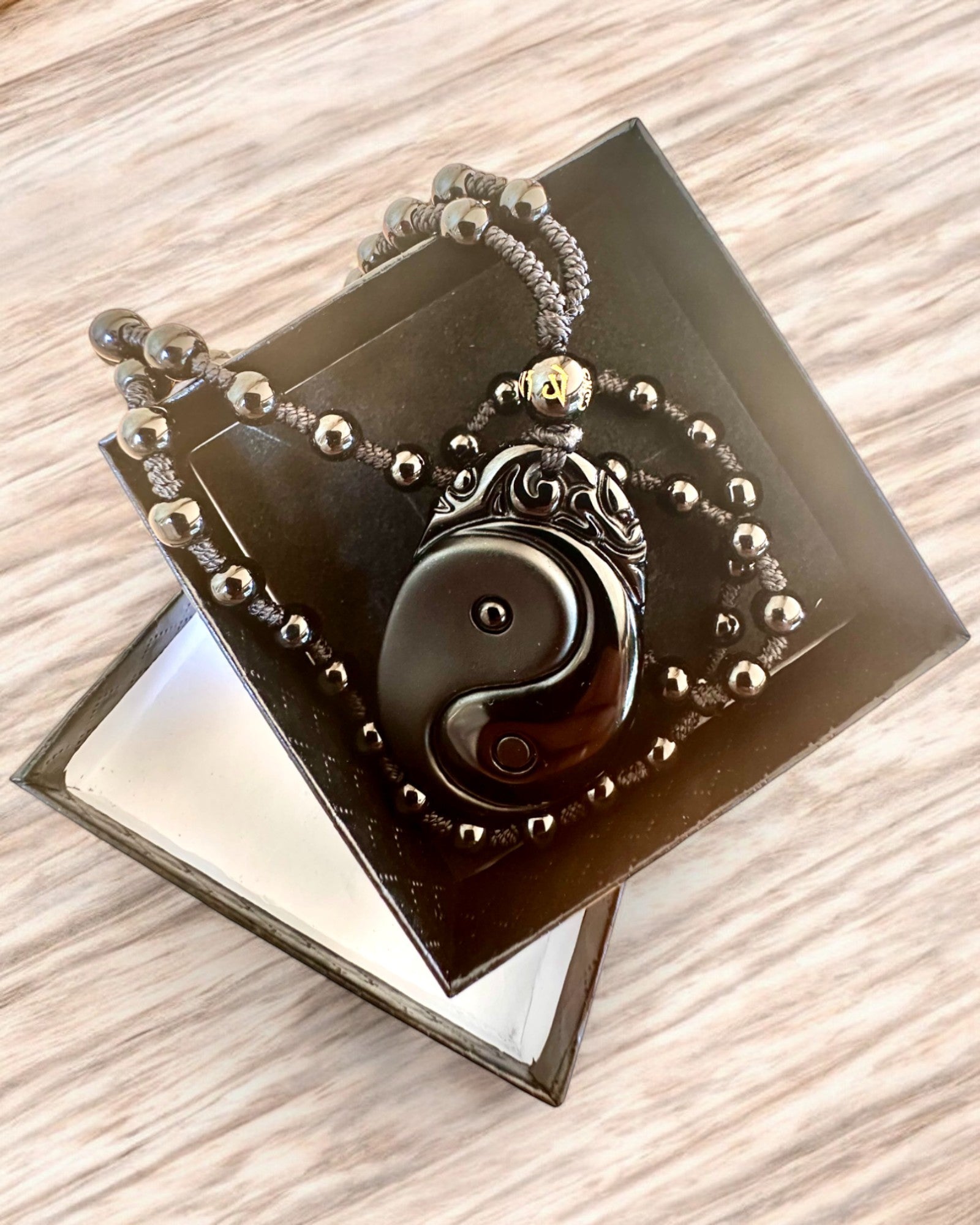 Amulette Obsidienne Yin Yang avec Gravure - Harmonie et Protection, personnalisation par gravure pour un cadeau