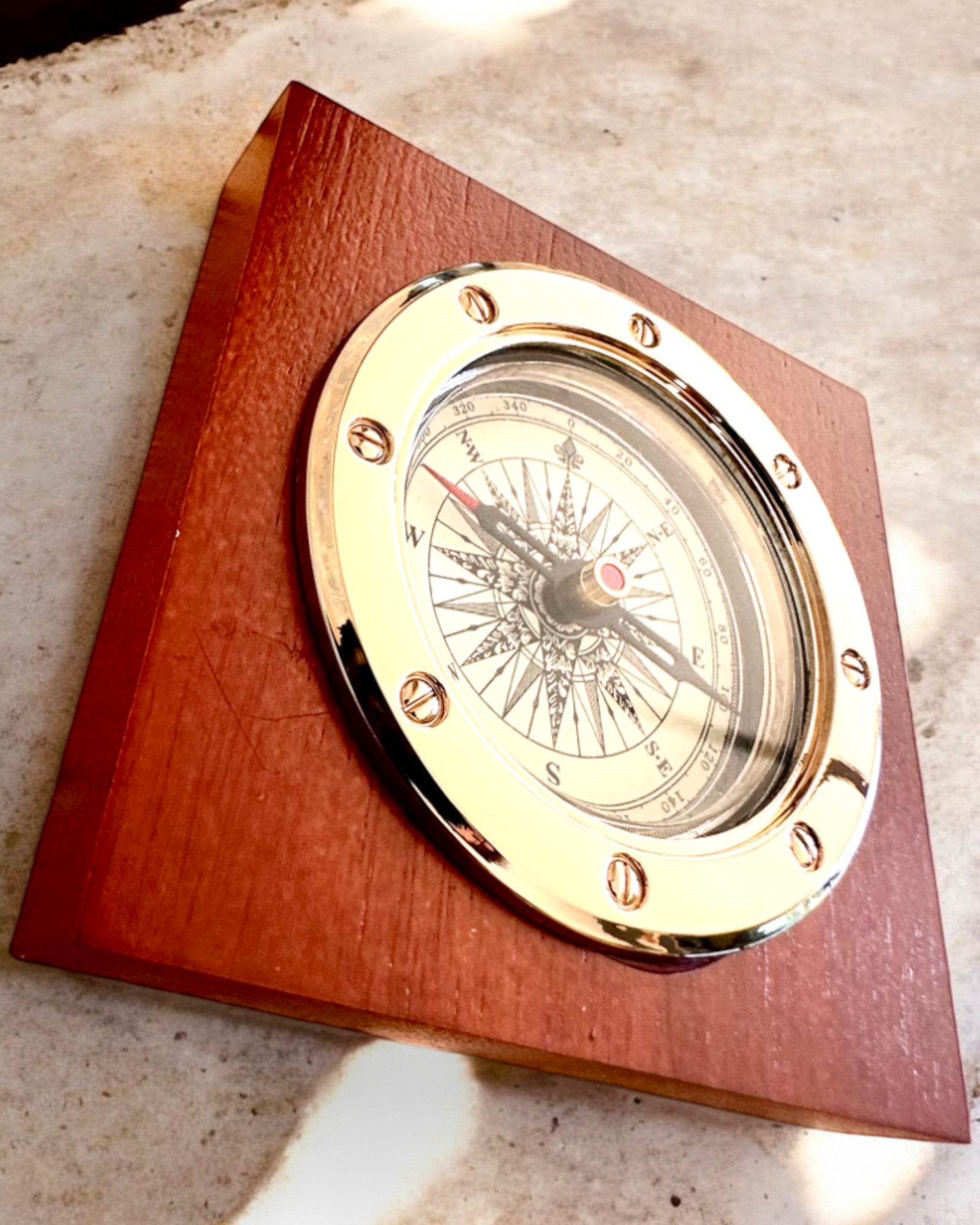 Boussole « Navigator2 » - Élégance Classique en Laiton et Bois, personnalisation par gravure pour un cadeau