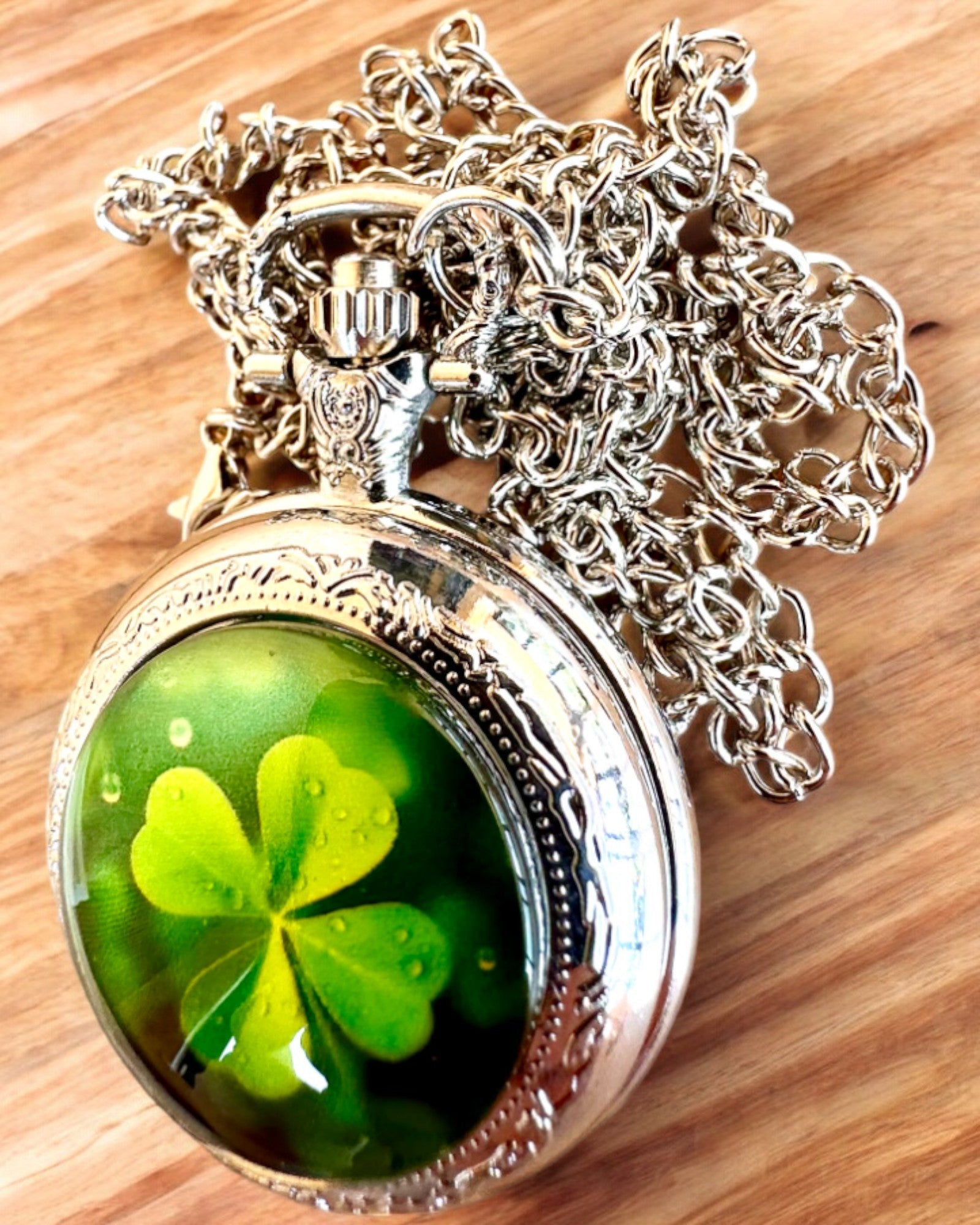 Pocket watch "CloverTime" with a four-leaf clover motif, personalization option with engraving for a gift.