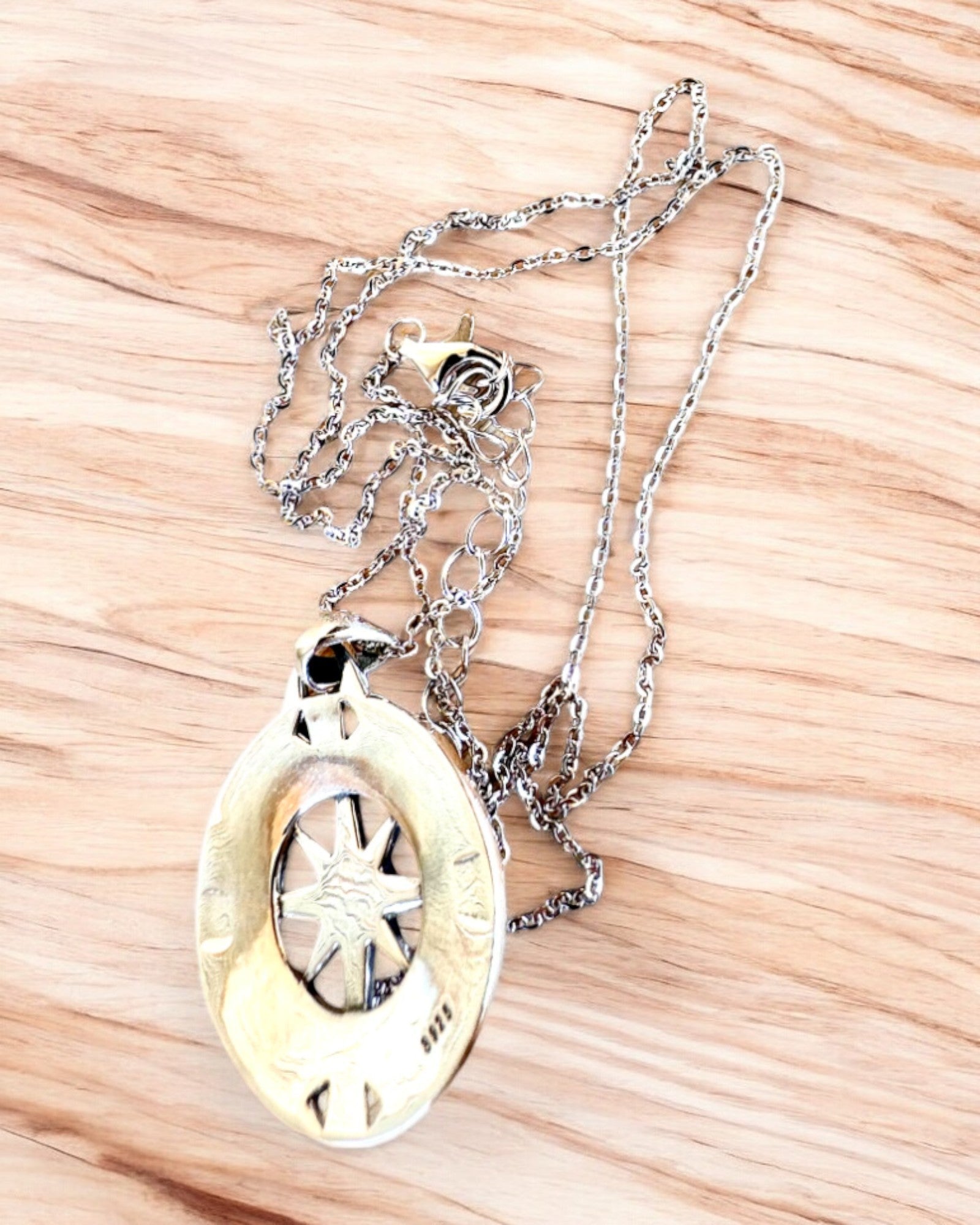 Amulette de Voyage Astral – Collier en Argent avec Gravure, personnalisation pour un cadeau