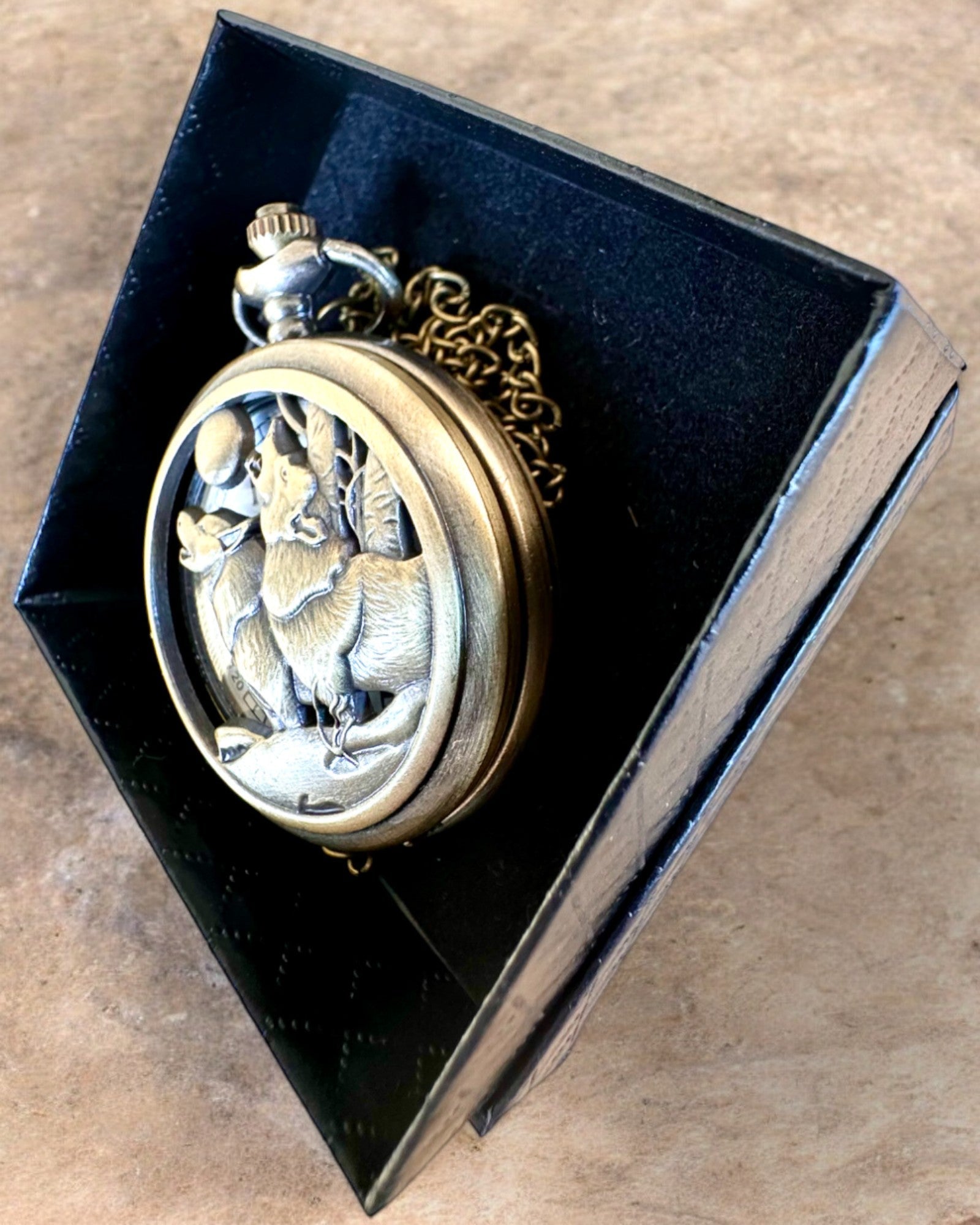 "Luna Wolf" – Stylish Pocket Watch with Wolves, personalization option for engraving as a gift