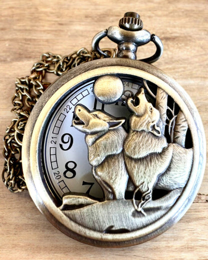 „Luna Wolf” – Stilvolle Taschenuhr mit Wölfen, Möglichkeit zur Personalisierung mit Gravur als Geschenk