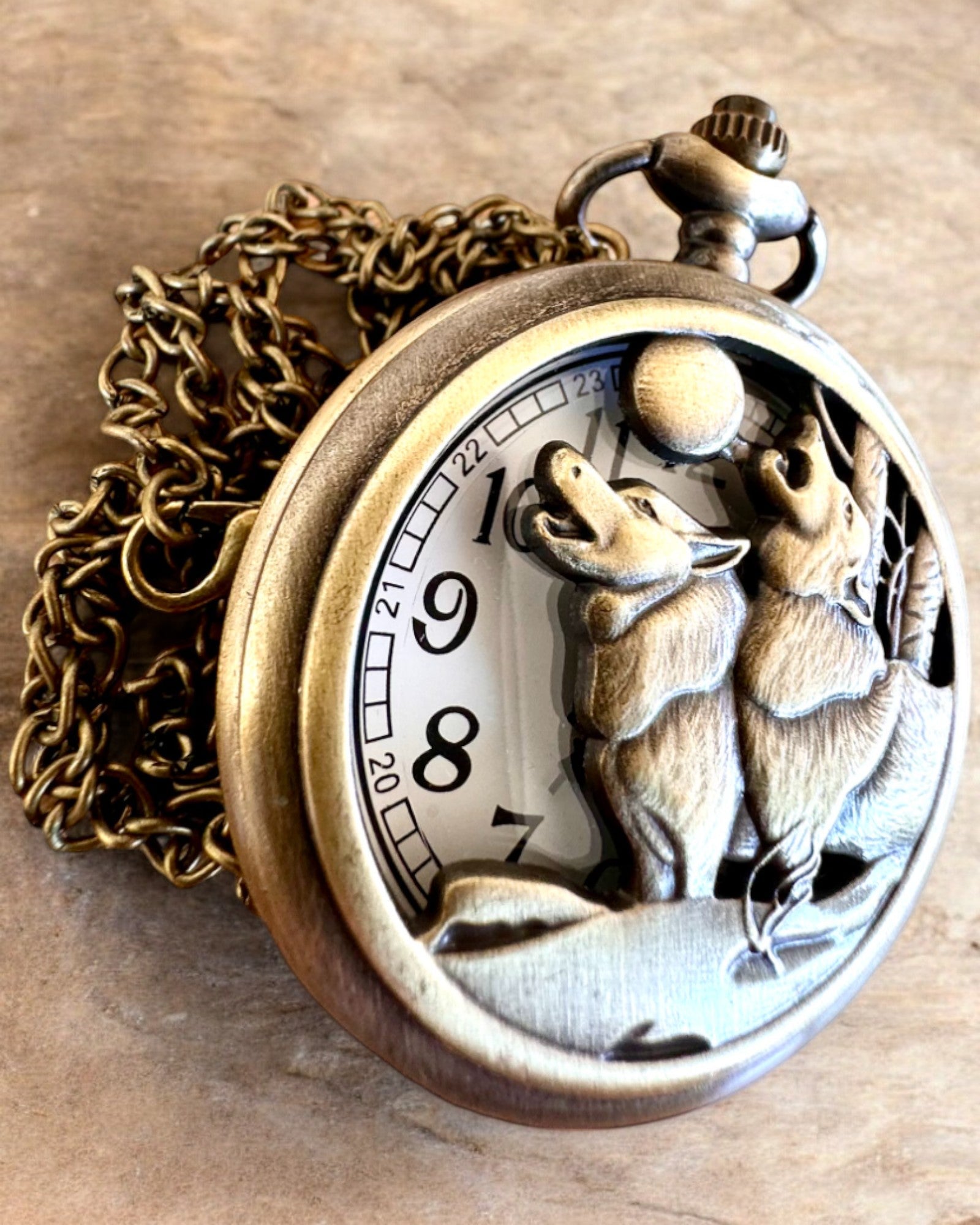 "Luna Wolf" – Stylish Pocket Watch with Wolves, personalization option for engraving as a gift