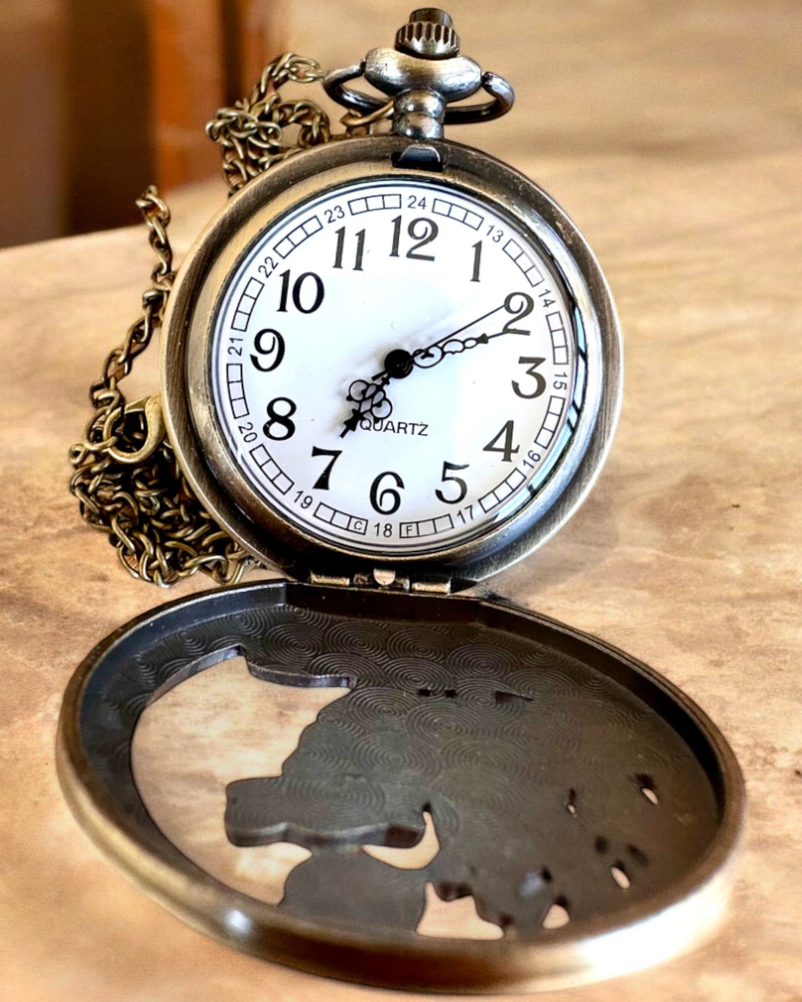 "Luna Wolf" – Stylish Pocket Watch with Wolves, personalization option for engraving as a gift