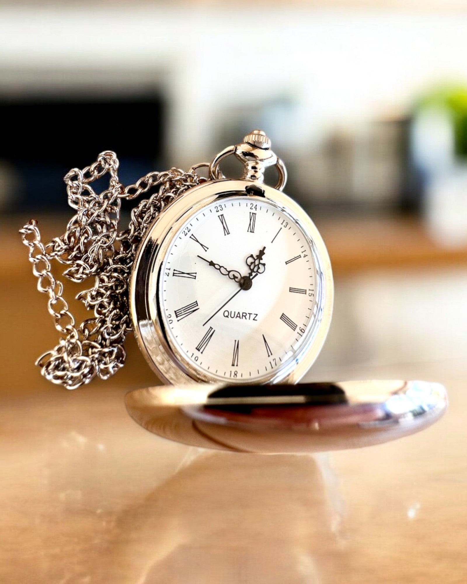 Elegante Taschenuhr "Zeitklassiker", silberfarben, Möglichkeit zur Personalisierung mit Gravur als Geschenk