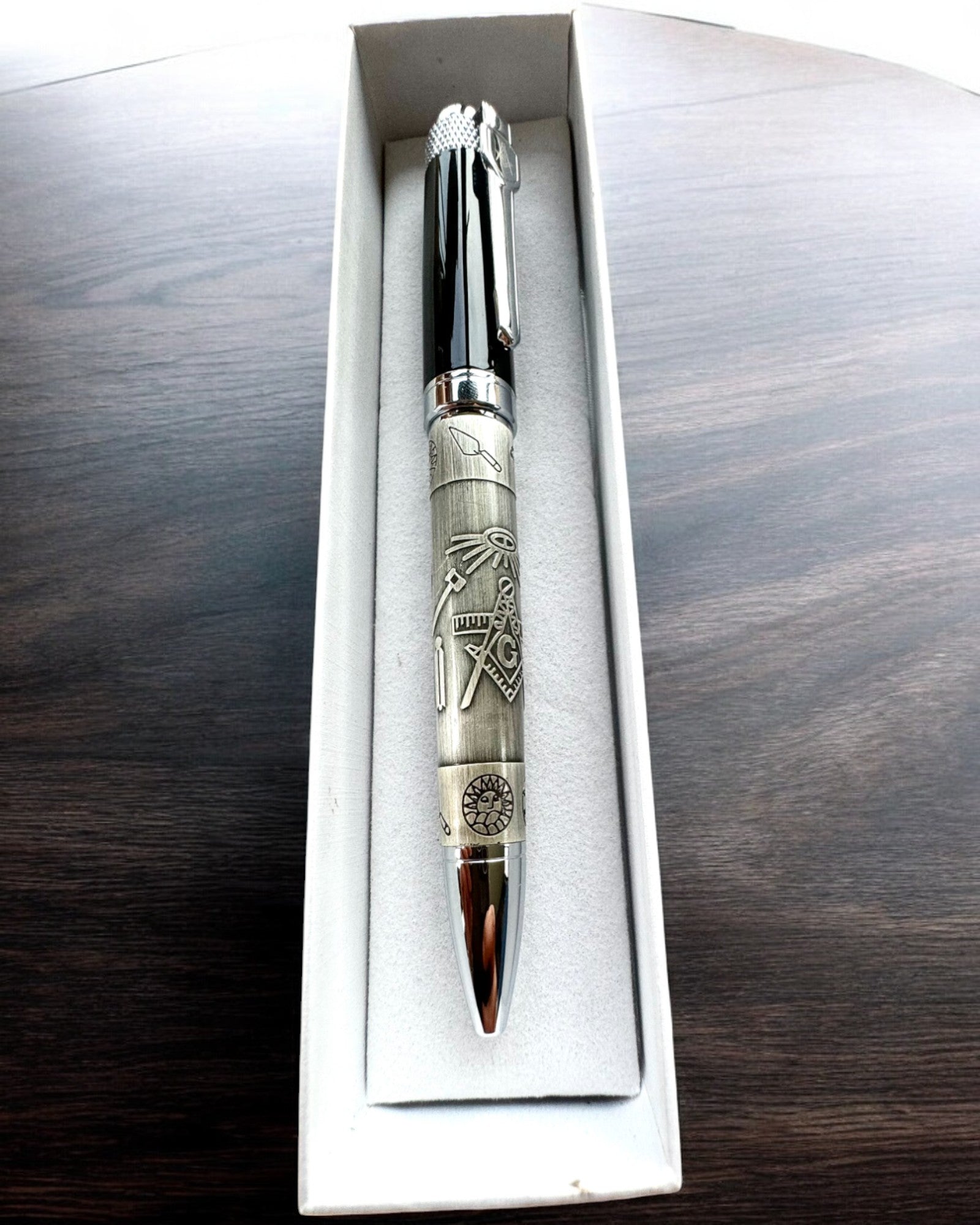 Elegante Balpen "Meesterlijke Harmonie" met Graveermogelijkheid - Symbolische Motieven, Oud Zilver, mogelijkheid tot personalisatie met gravure als cadeau