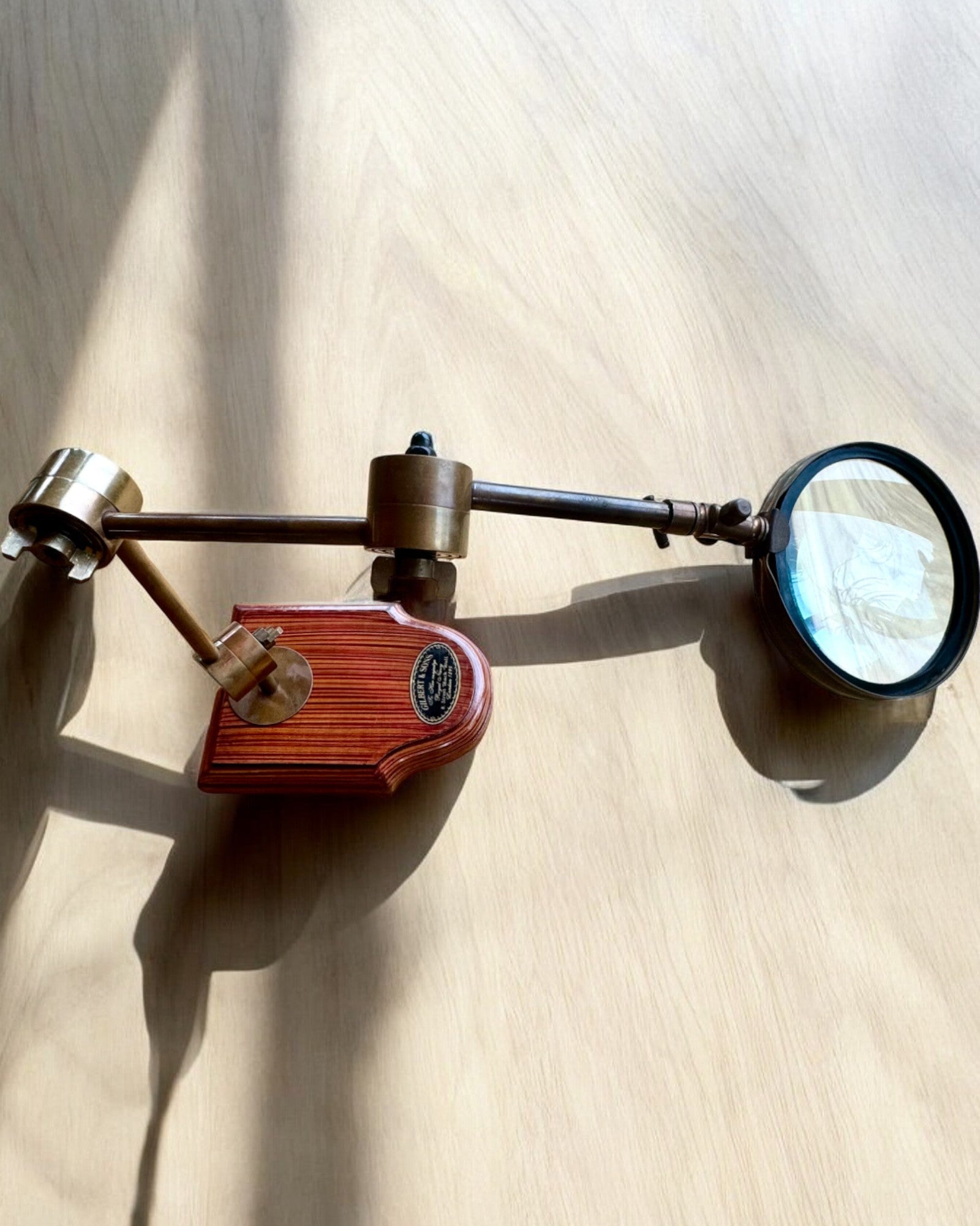 Loupe artisanale "Royal Magnifier" avec support et poignée réglable - possibilité de personnalisation par gravure pour un cadeau