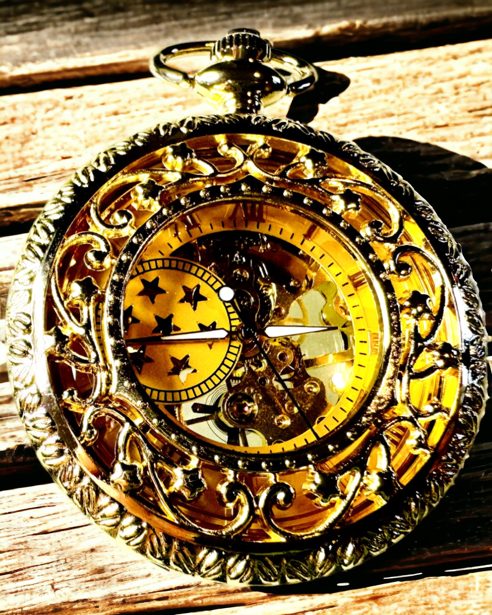 "Majesté Dorée" - Montre de Poche Mécanique de Luxe avec Cœur Transparent. Personnalisation par gravure.