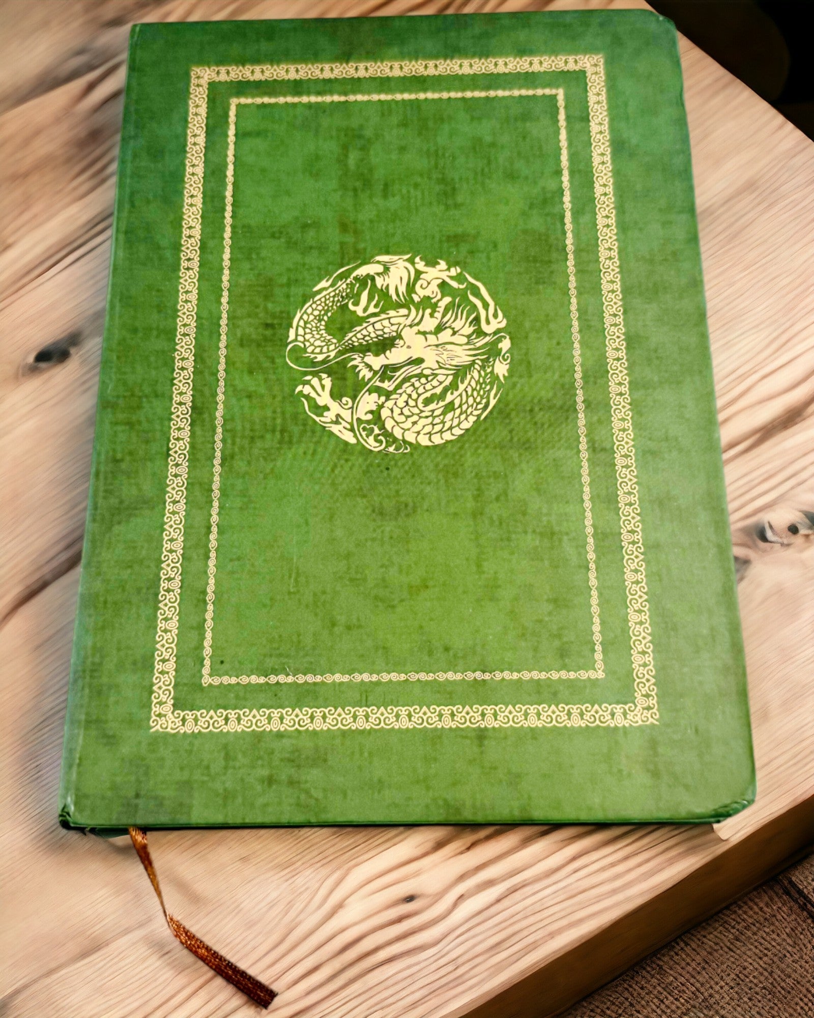 Grünes Dekorationsnotizbuch mit Drachenmotiv - Fantasy-Inspirationen, mit Gravur