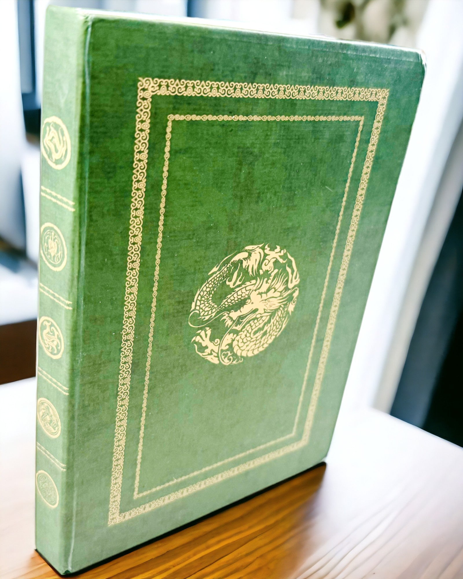 Groene Decoratieve Notitieboek met Draak Motief - Fantasy Inspiraties, met gravure