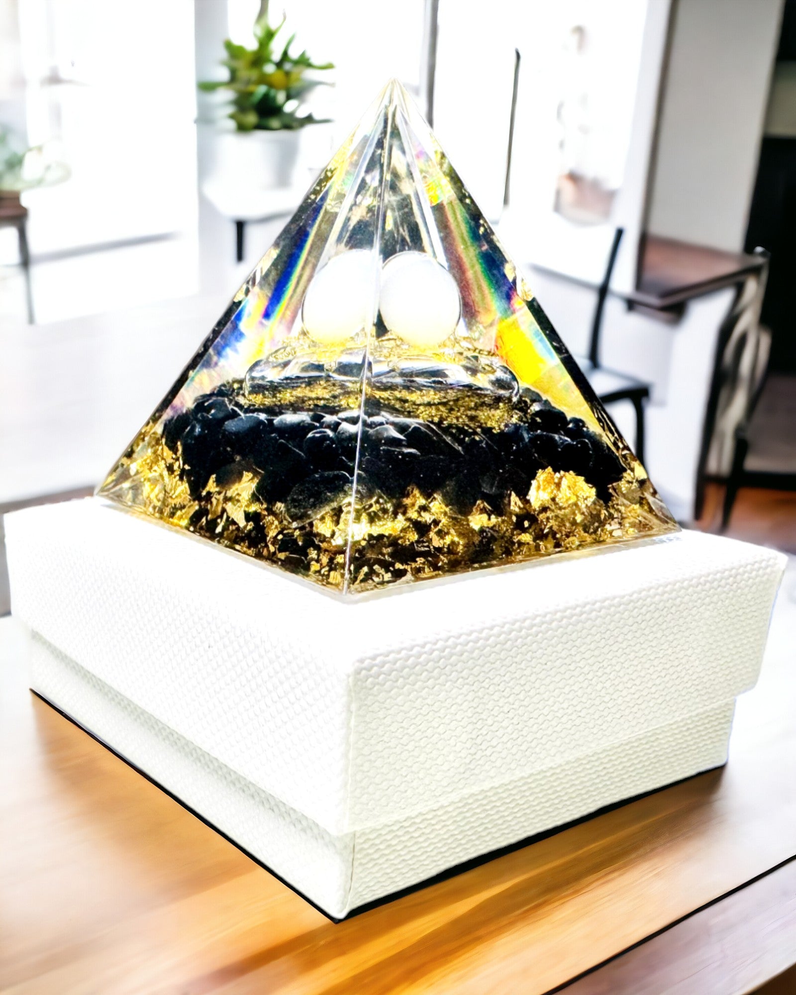 Orgonit-Pyramide mit Obsidian – Chakra-Energie-Generator, Reiki-Meditationswerkzeug mit natürlichem Stein