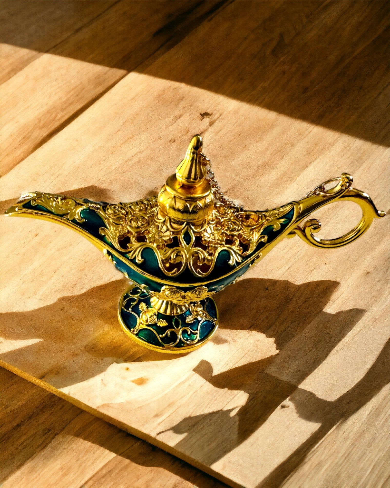 Small Handmade Aladdin Lamp - Metal Artistic Handicraft for Home Decoration, engraving