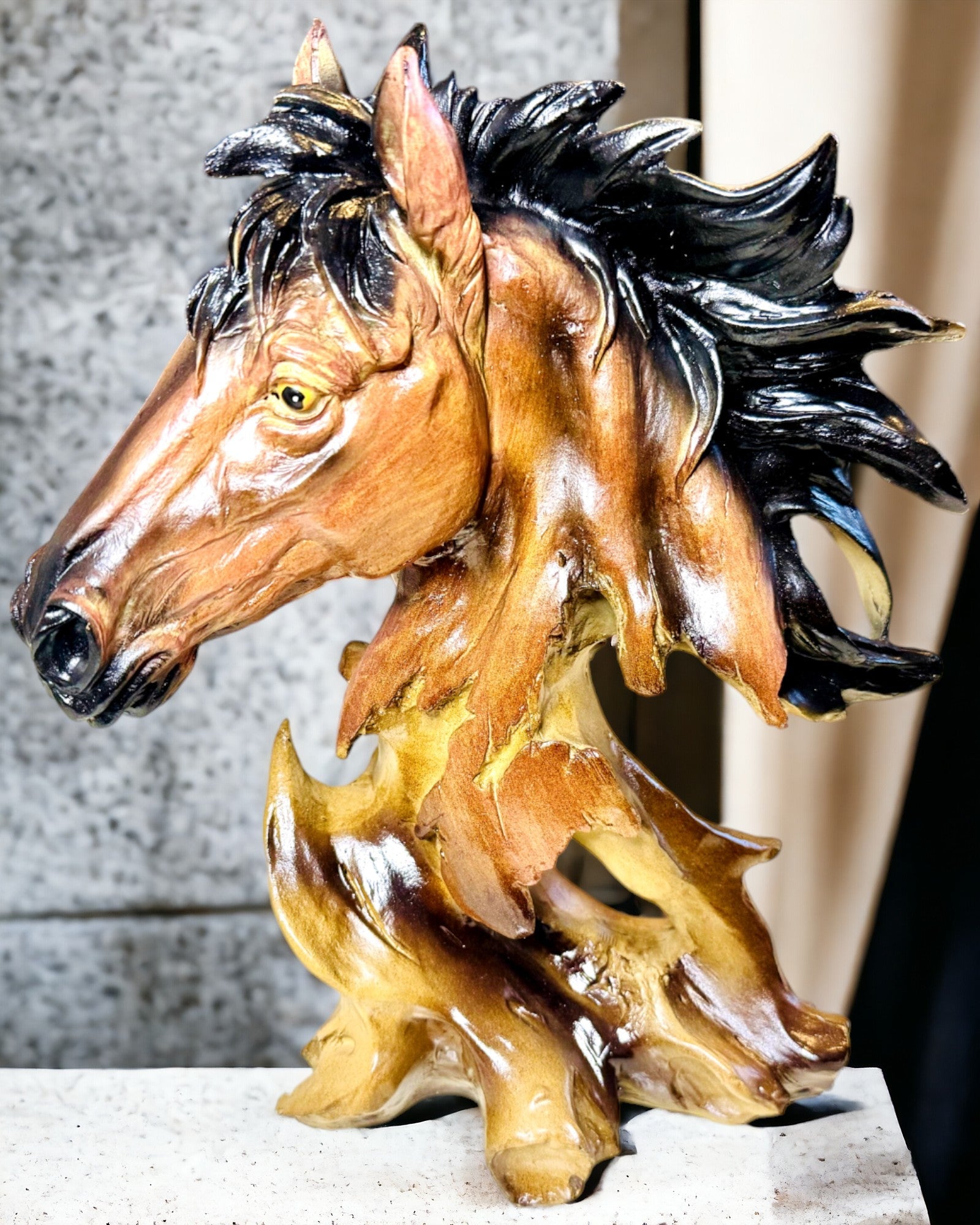 Sculpture de Cheval en Résine dans un Style Abstrait