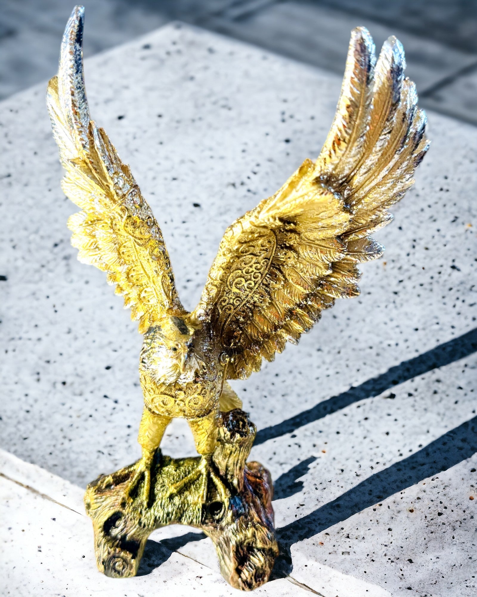 Statuette "Aigle d'Or" avec Option de Personnalisation - Décoration en Résine