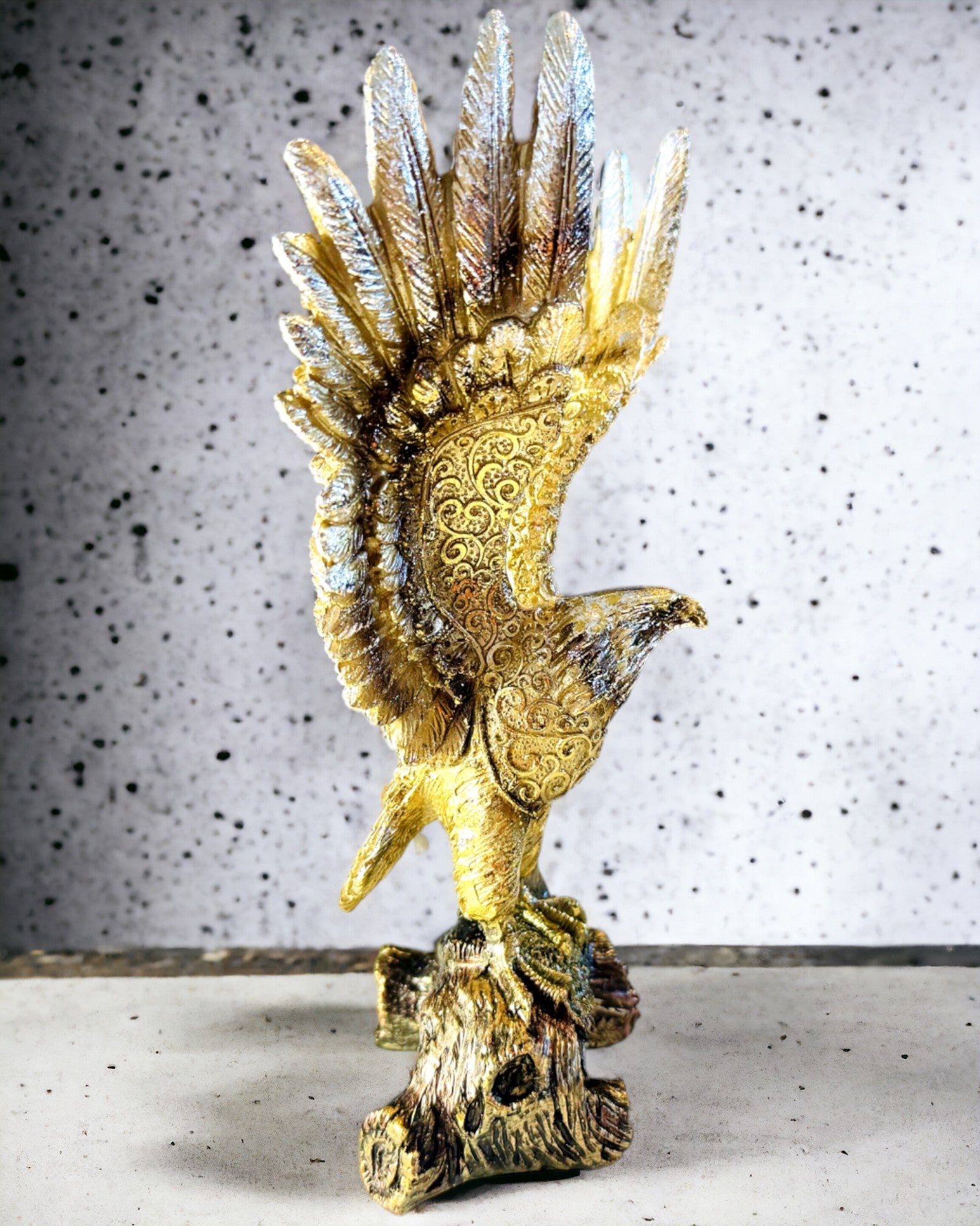 Statuette "Aigle d'Or" avec Option de Personnalisation - Décoration en Résine