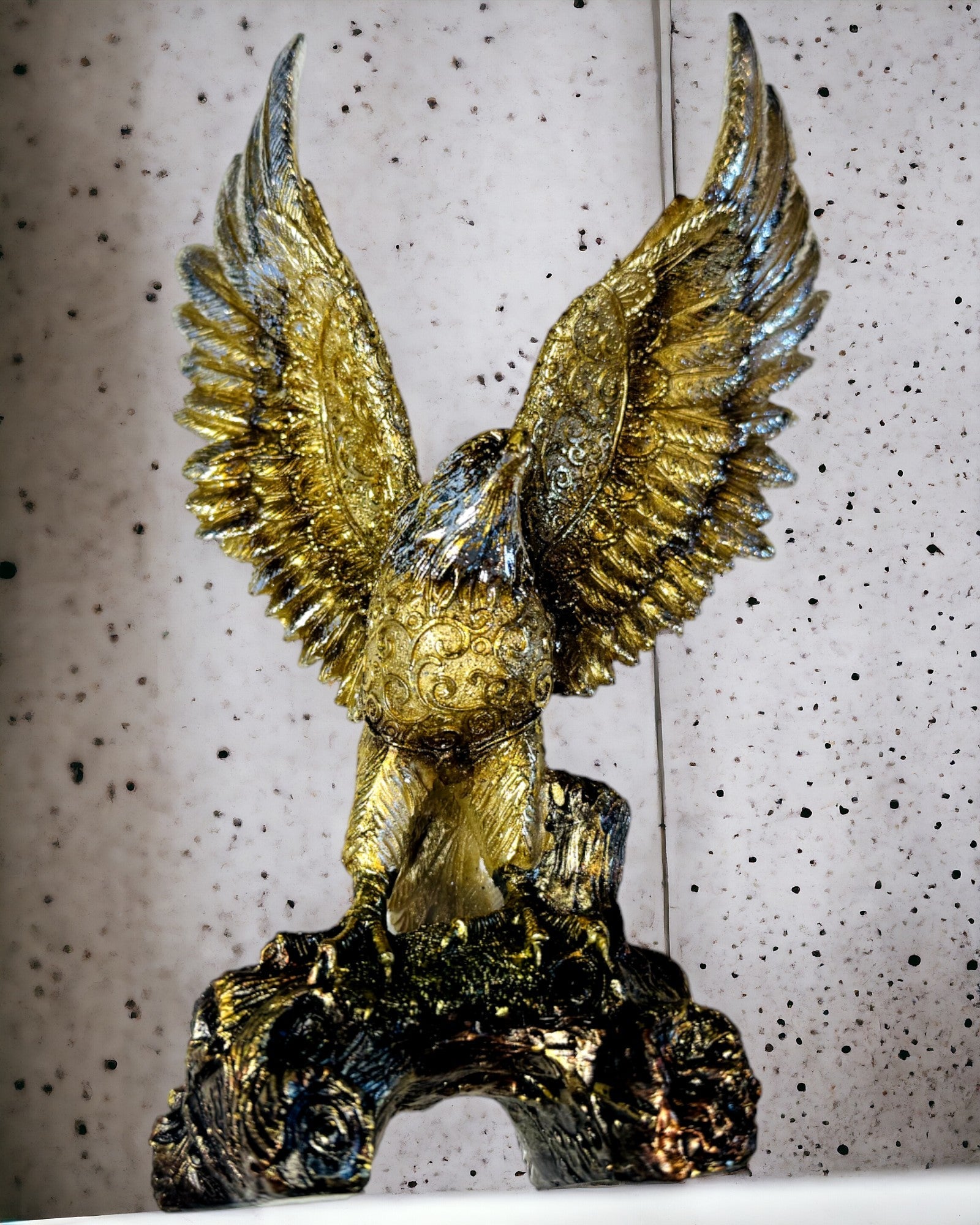 Statuette "Aigle d'Or" avec Option de Personnalisation - Décoration en Résine