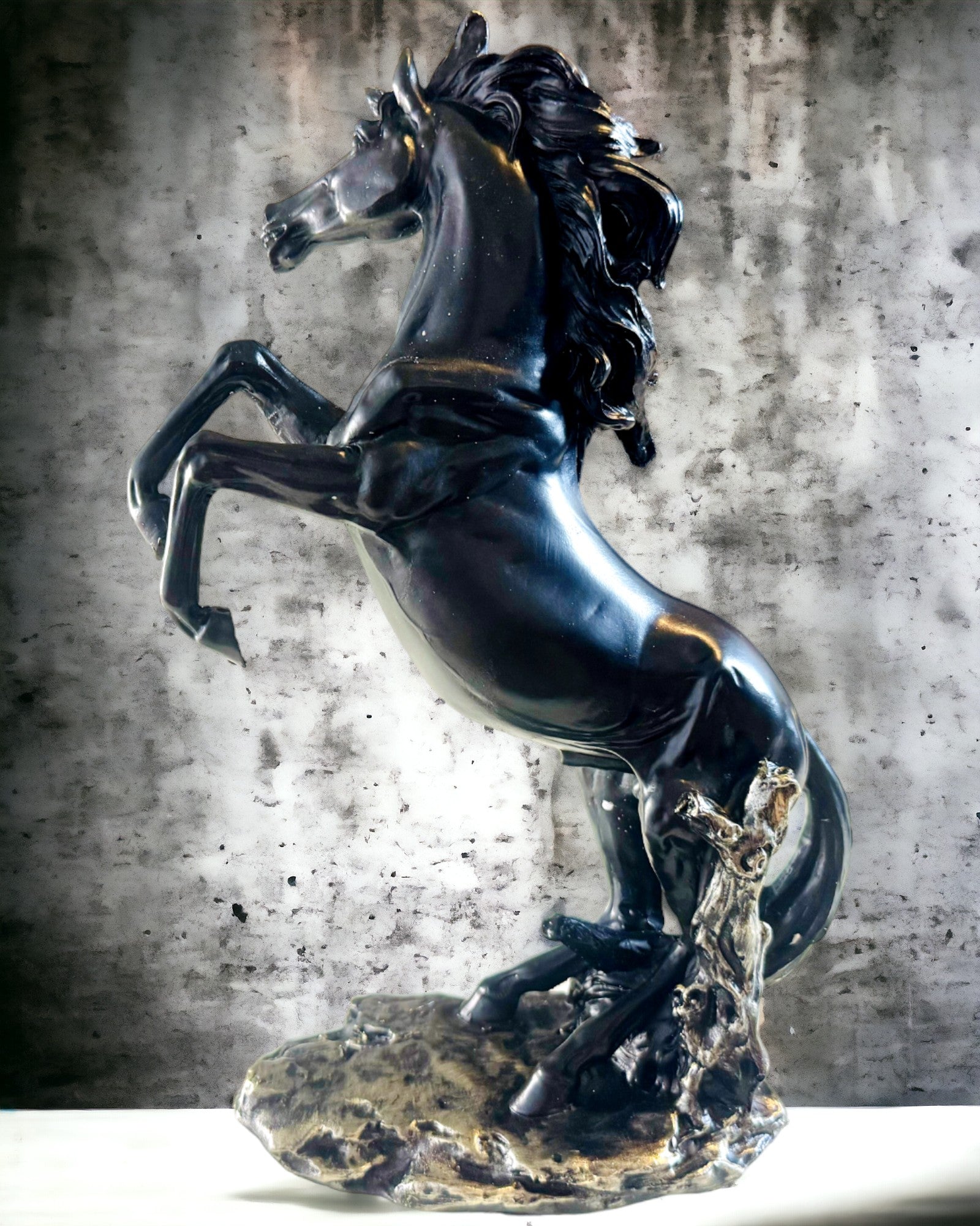 Perle Noire - Sculpture de Cheval Élégance en Mouvement - Possibilité de Gravure