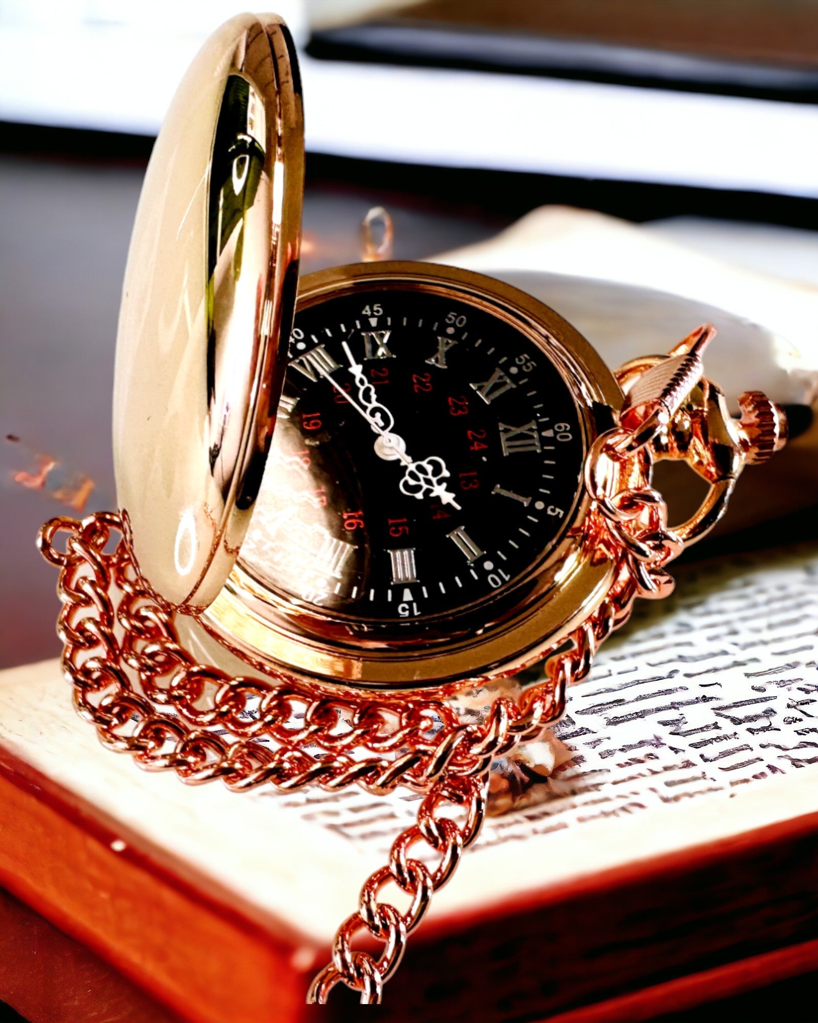 Pocket Watch in Classic Style – Rose Gold, Vintage Elegance