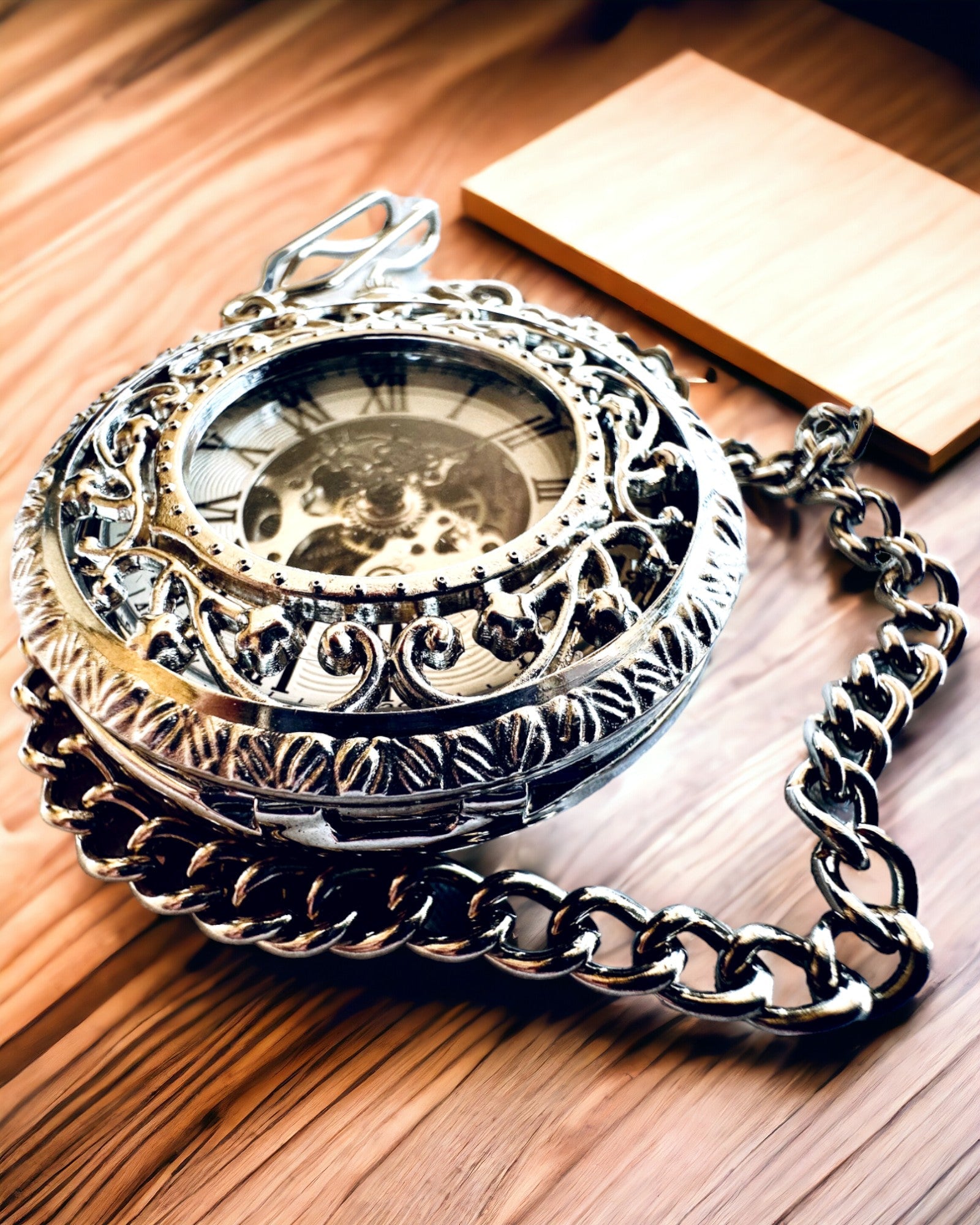 Zilveren pocketwatch "Vintage Elegance" met de mogelijkheid voor personalisatie door middel van gravure.