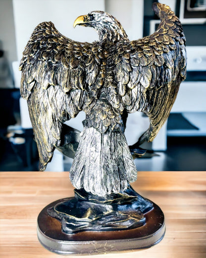 Statuette Décorative "Aigle Volant" – Symbole Majestueux de Force et de Liberté