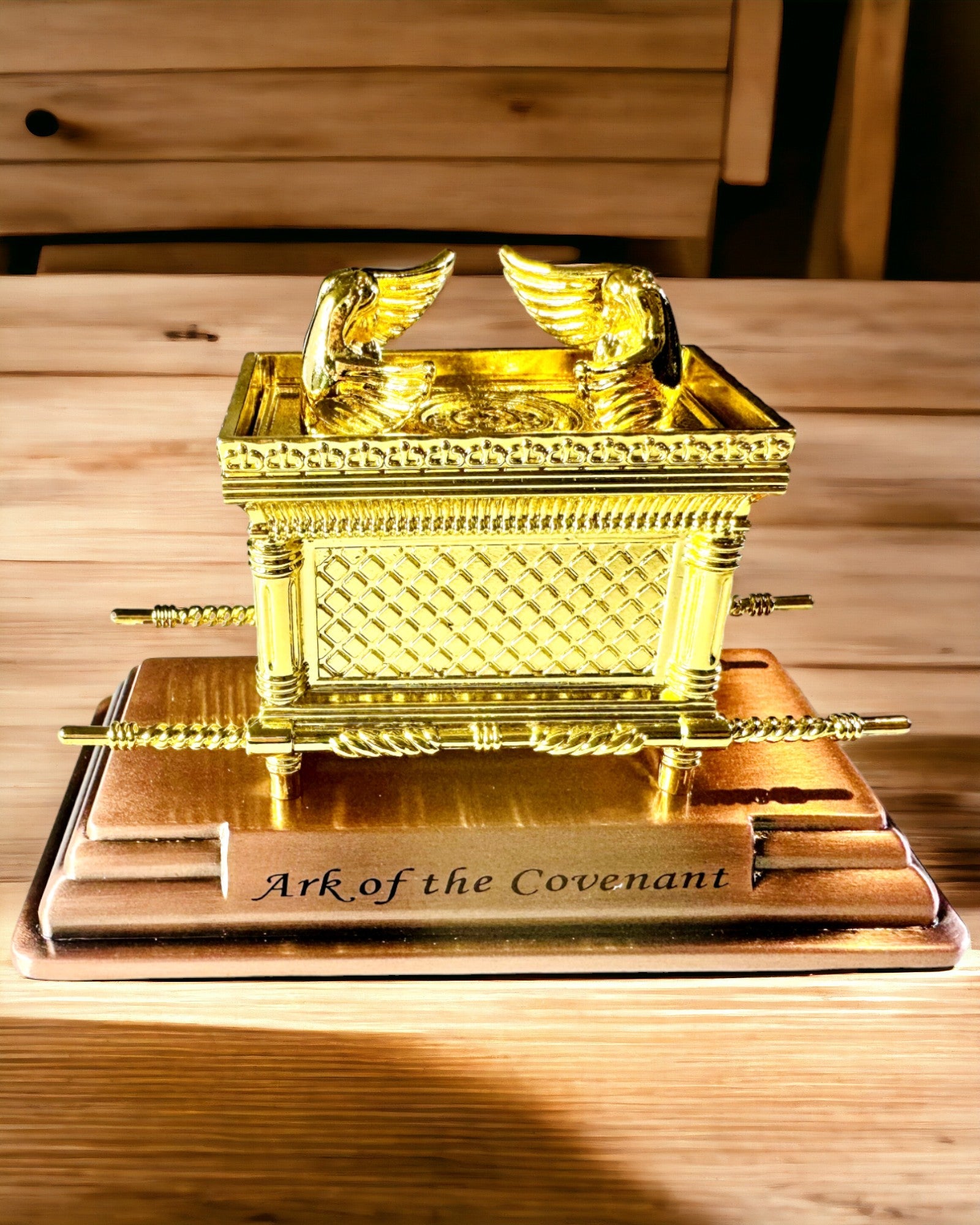 Gouden Replica van de Verbondsark – Decoratieve Ark Standbeeld van Koper in XL Formaat 28x15.6x20 cm