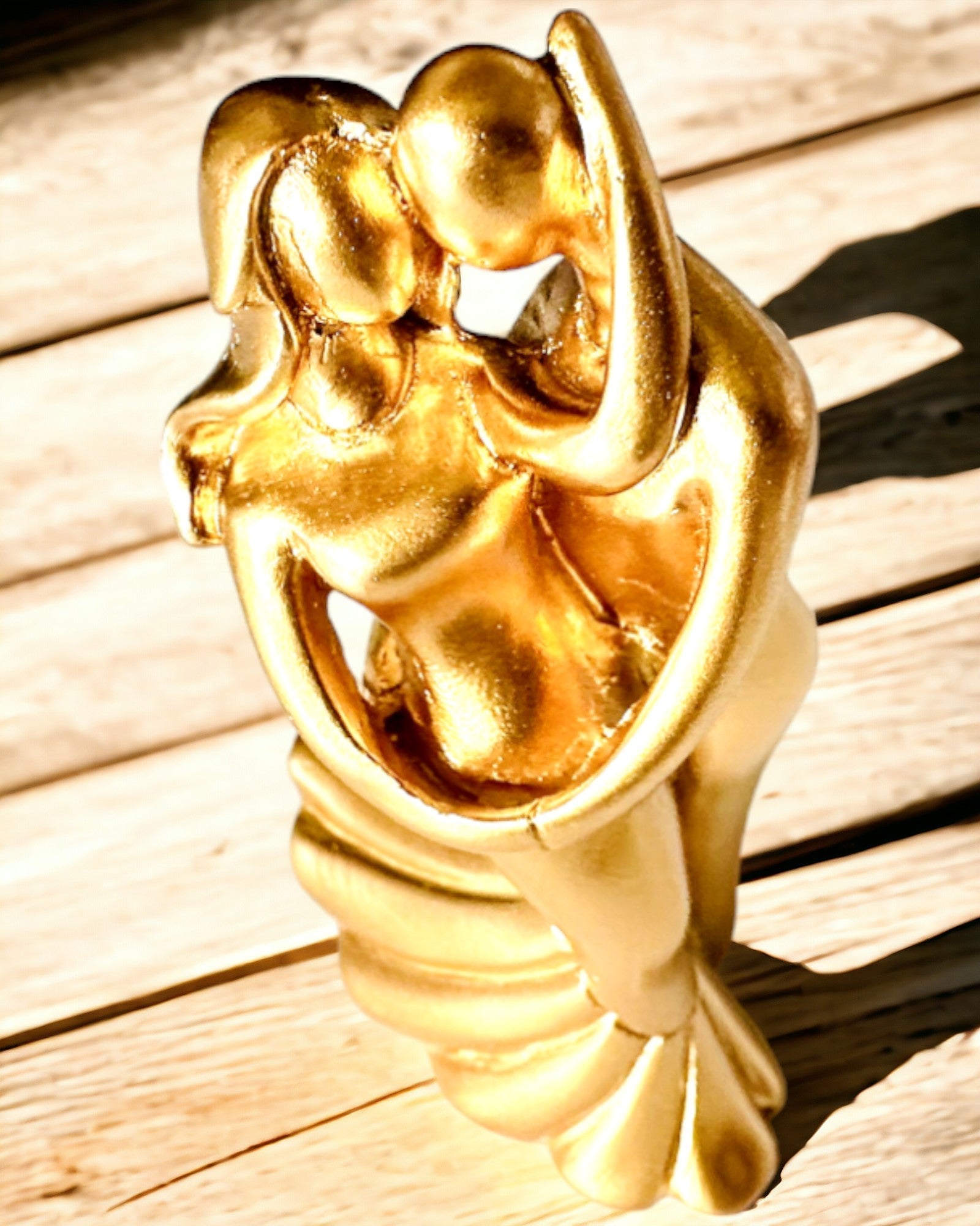 Goldener Tanz der Liebe - Kleine dekorative Figur mit Gravuroption