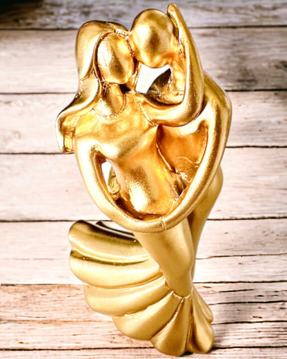 Goldener Tanz der Liebe - Kleine dekorative Figur mit Gravuroption