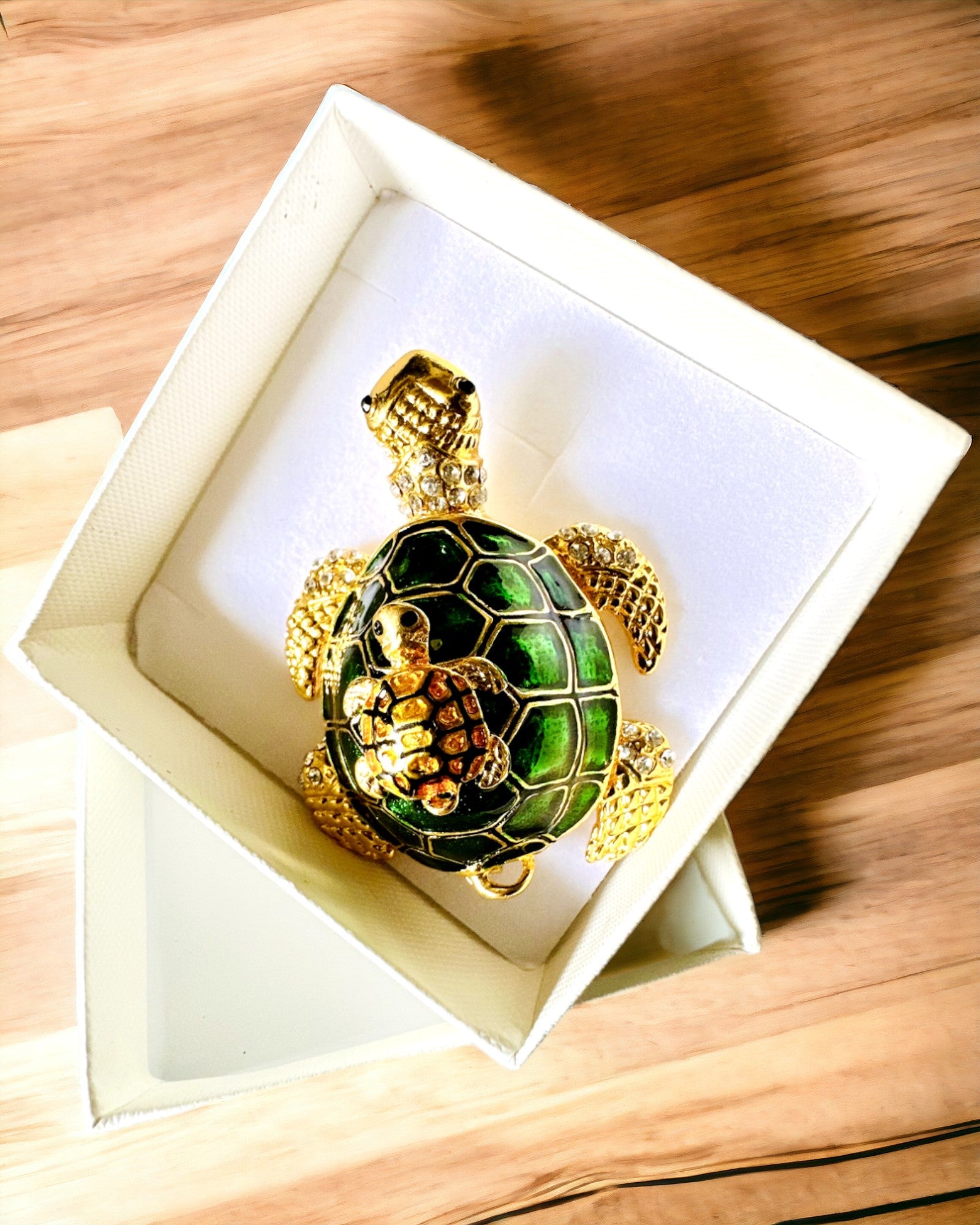 "Turtle Family" Box - green color, personalization with engraving