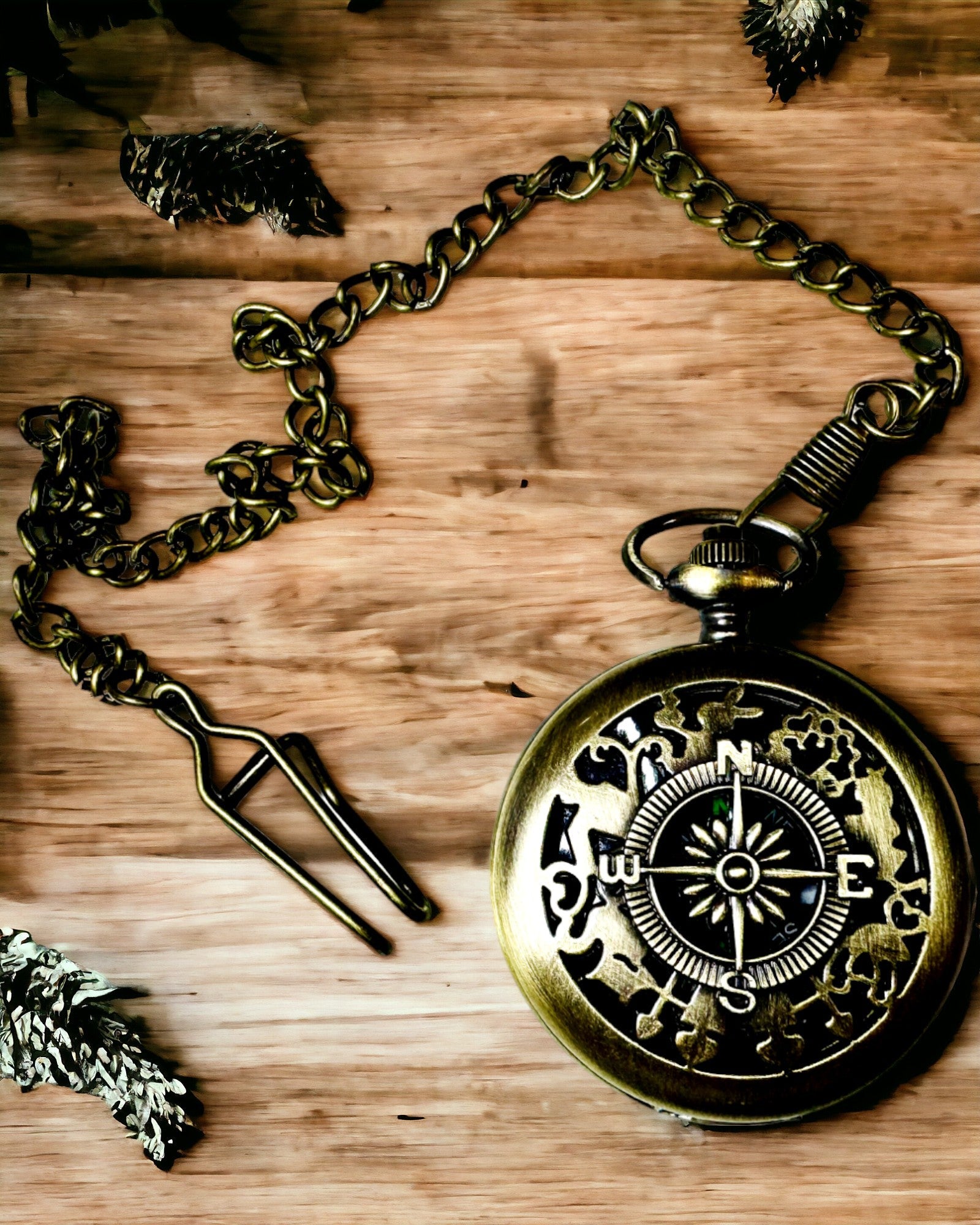 Antique Bronze-Gold Pocket Compass with Lattice Pattern – Perfect for Explorers and Retro Enthusiasts. Personalization with engraving.